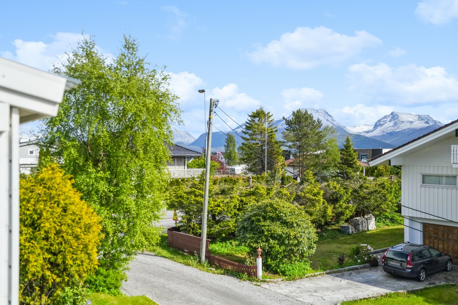 Fin utsikt mot vakre Sunnmørsfjell. Galleribilde