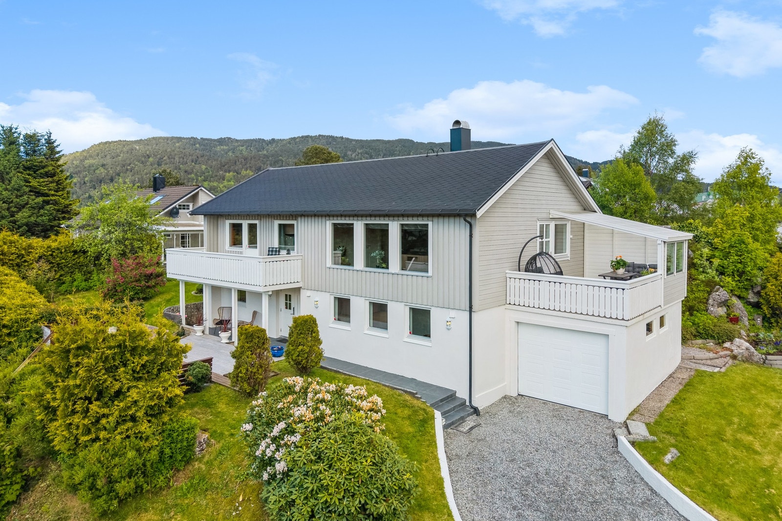 PrivatMegleren Ålesund v/Steffen Usterud presenterer denne fine eneboligen i Vegsundbakken 4. Galleribilde