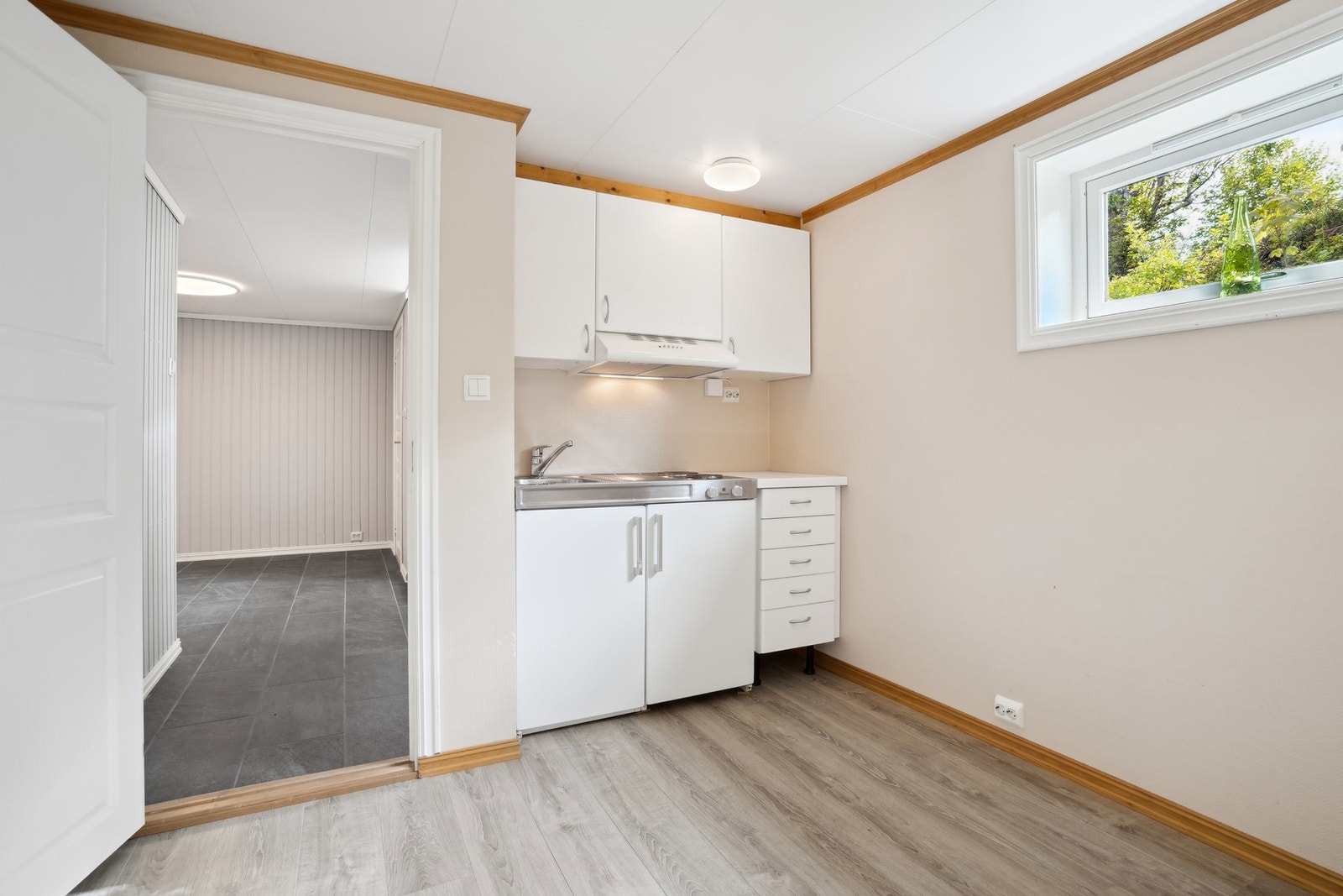 Det er satt inn hybelkjøkken i 1.etg i 2005. Galleribilde