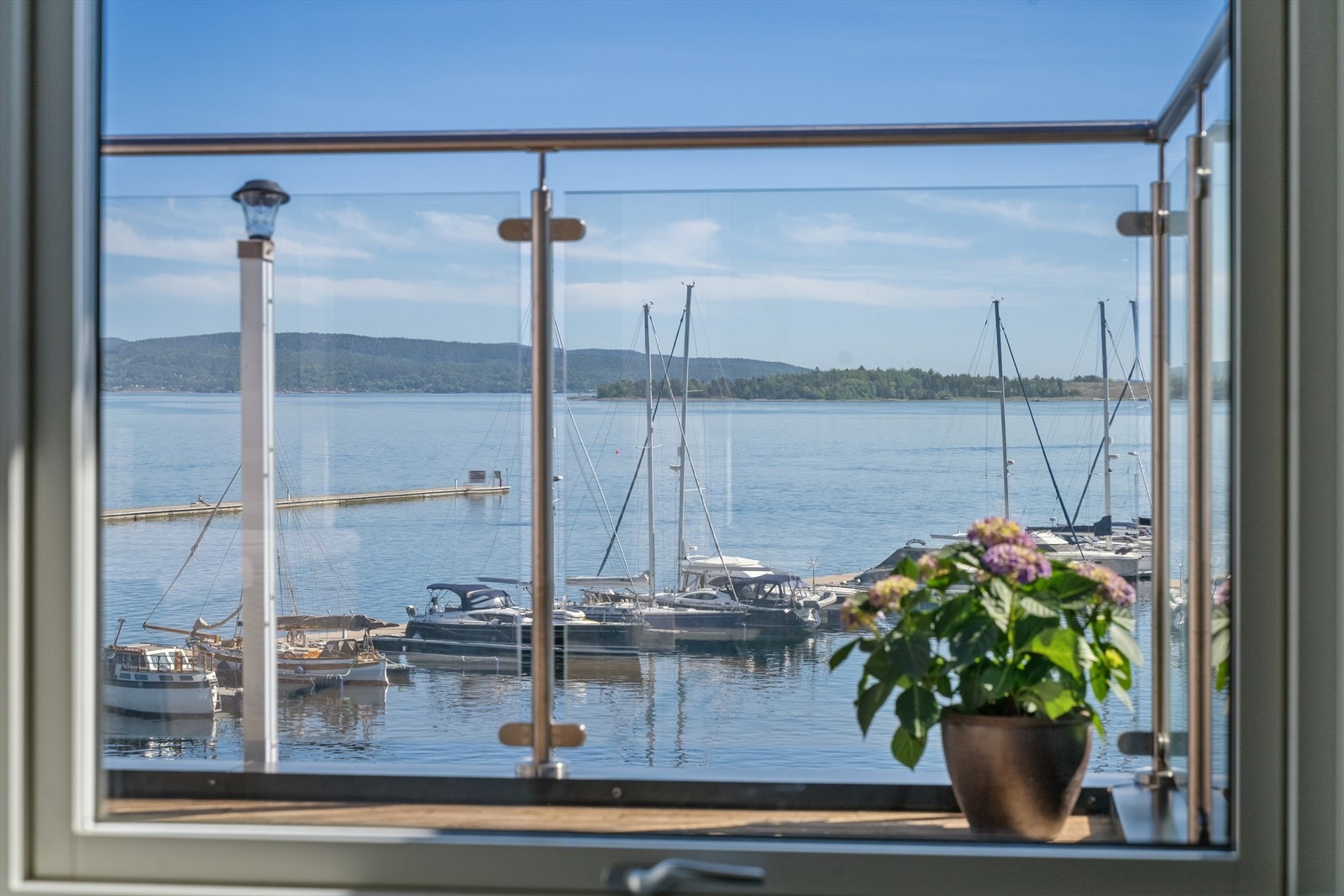 Soverommet har også flott sjøutsikt Galleribilde