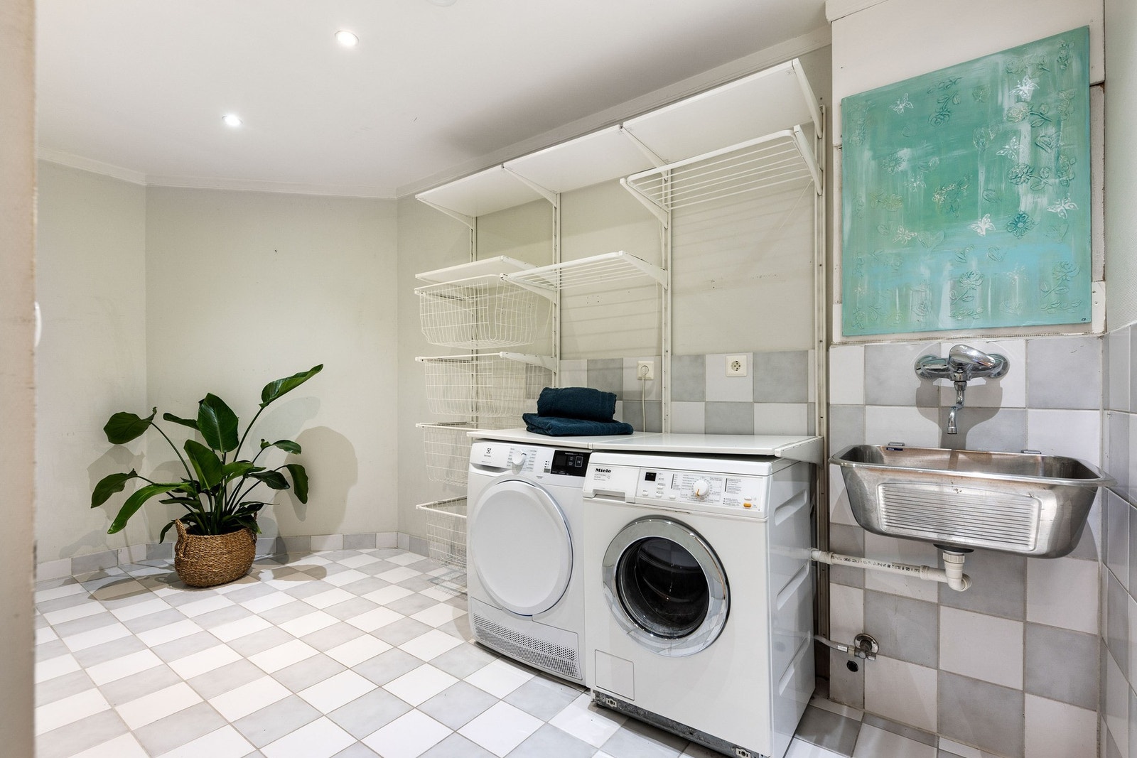 Flislagt vaskerom. Galleribilde