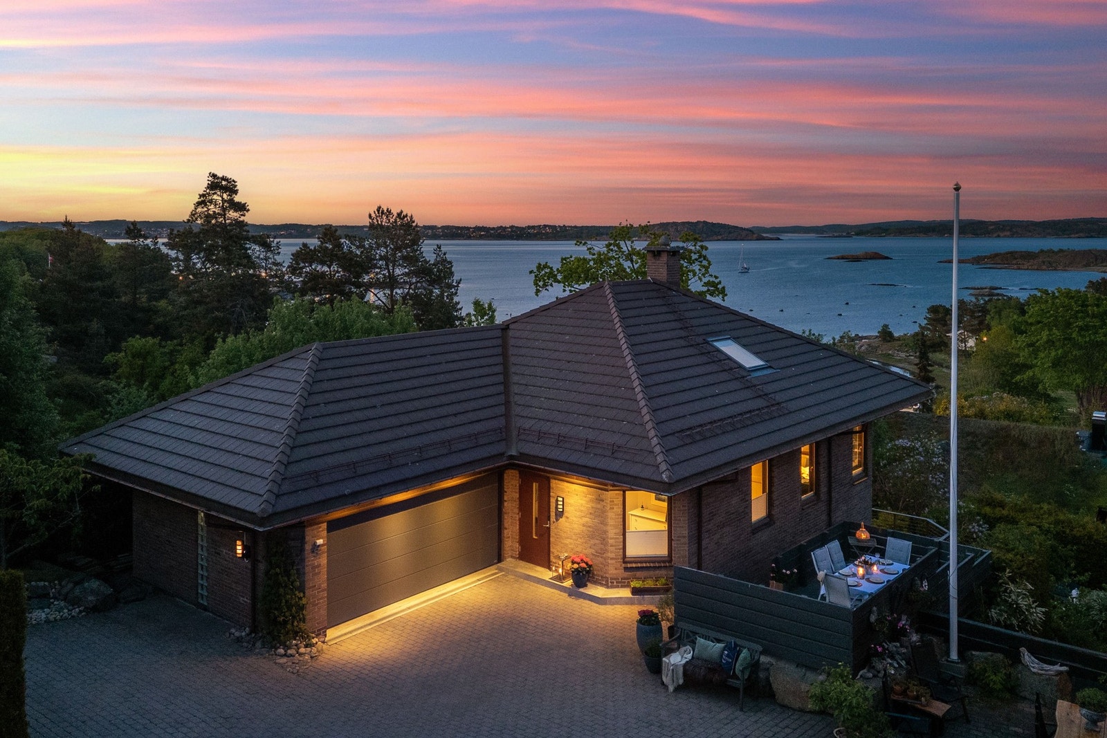 Nydelig sjøutsikt og kort gangavstand Stavern sentrum. Galleribilde