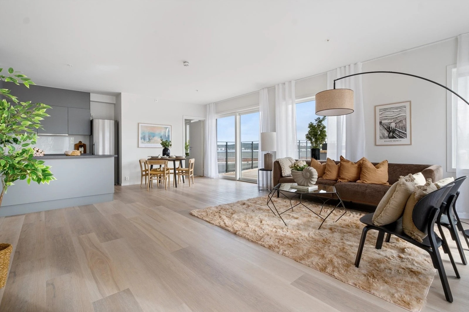 Leiligheten er gjennomført med smakfulle fargevalg som enkelt lar seg innrede. Galleribilde