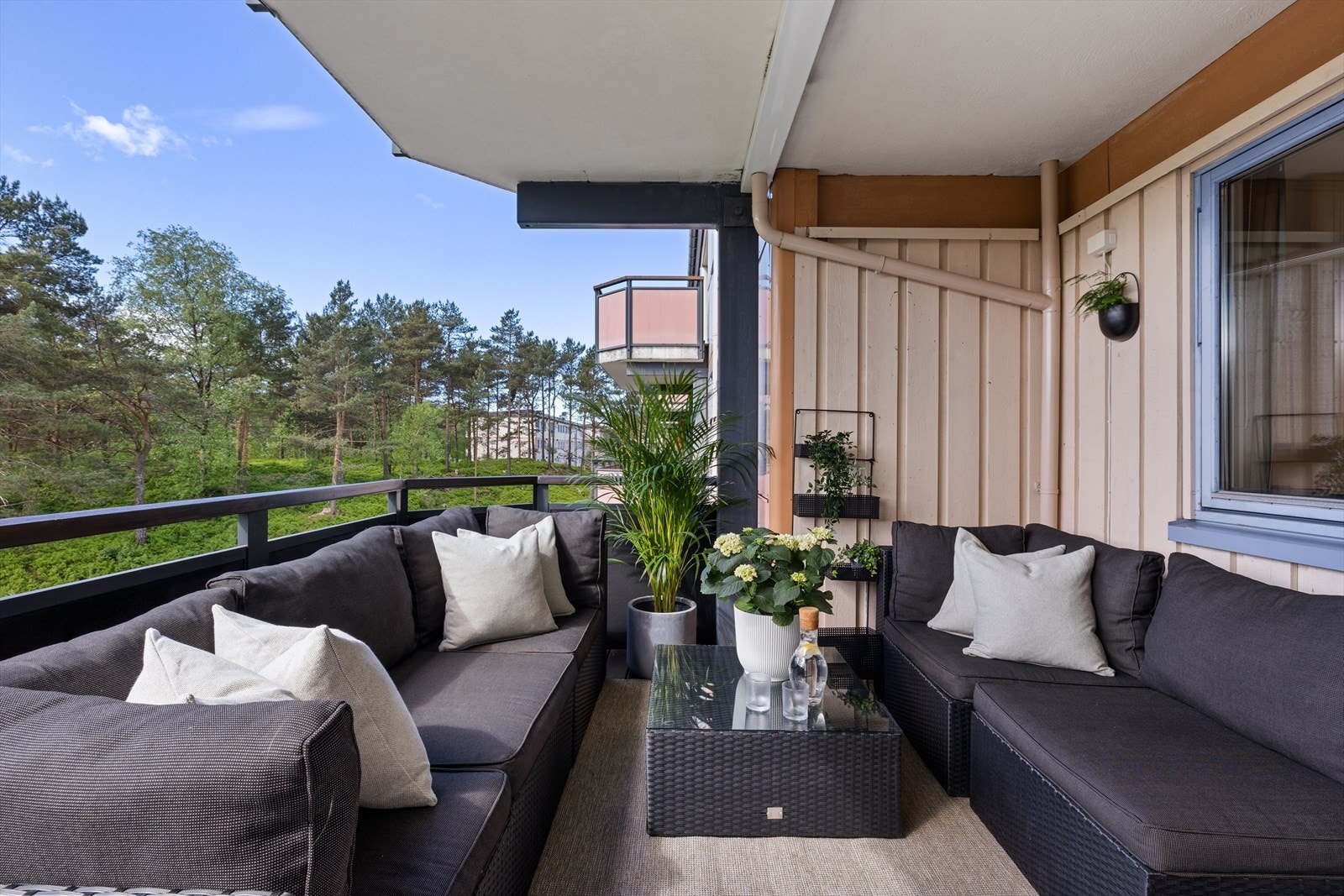 God plass til utemøblement. Galleribilde