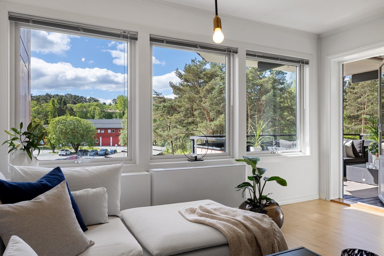 Under stuevinduene er det en viftekonvektor som ble montert i 2021 i regi av borettslaget. Galleribilde