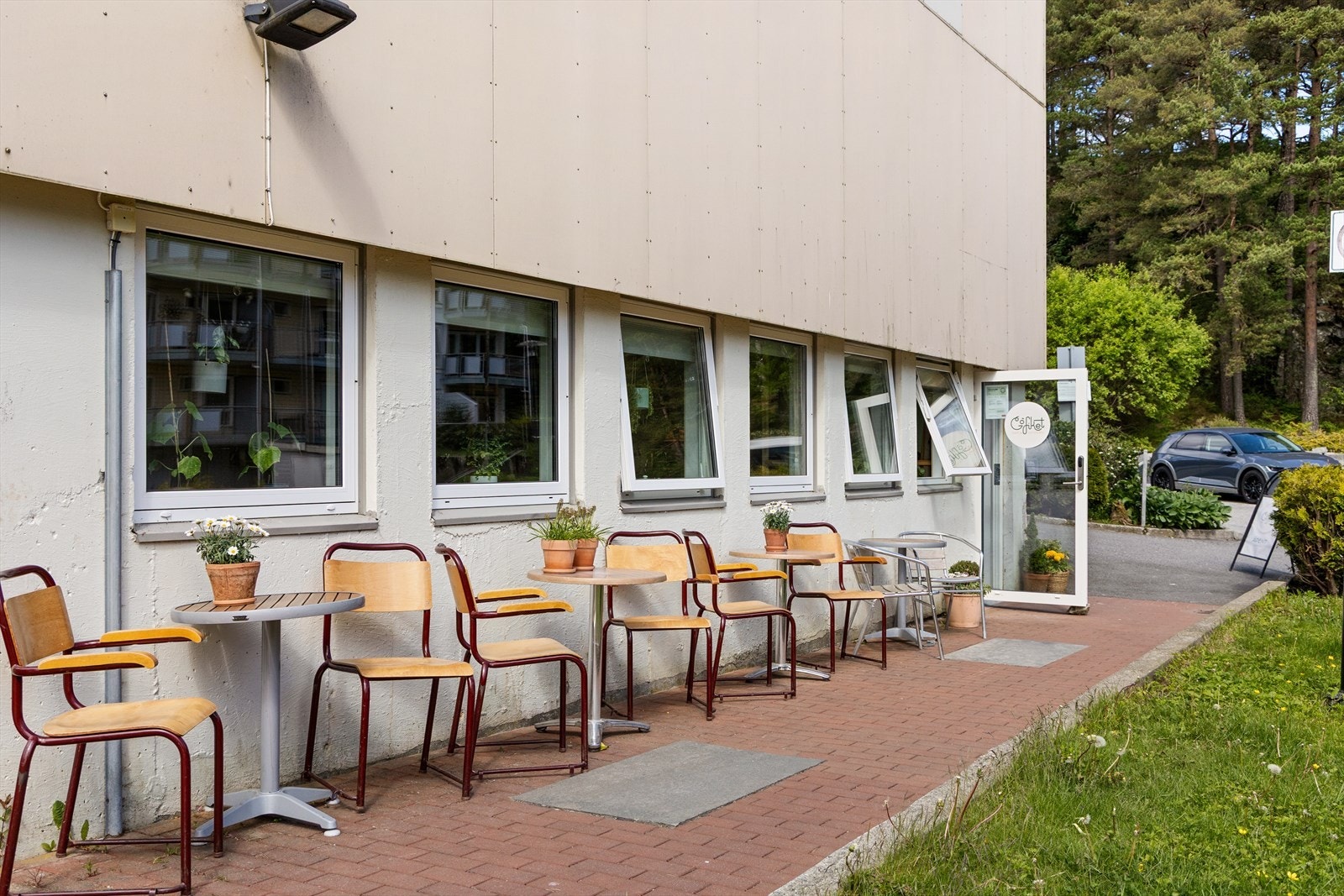 Go´fiket cafè ligger like bortenfor i Myrdal brl. Galleribilde