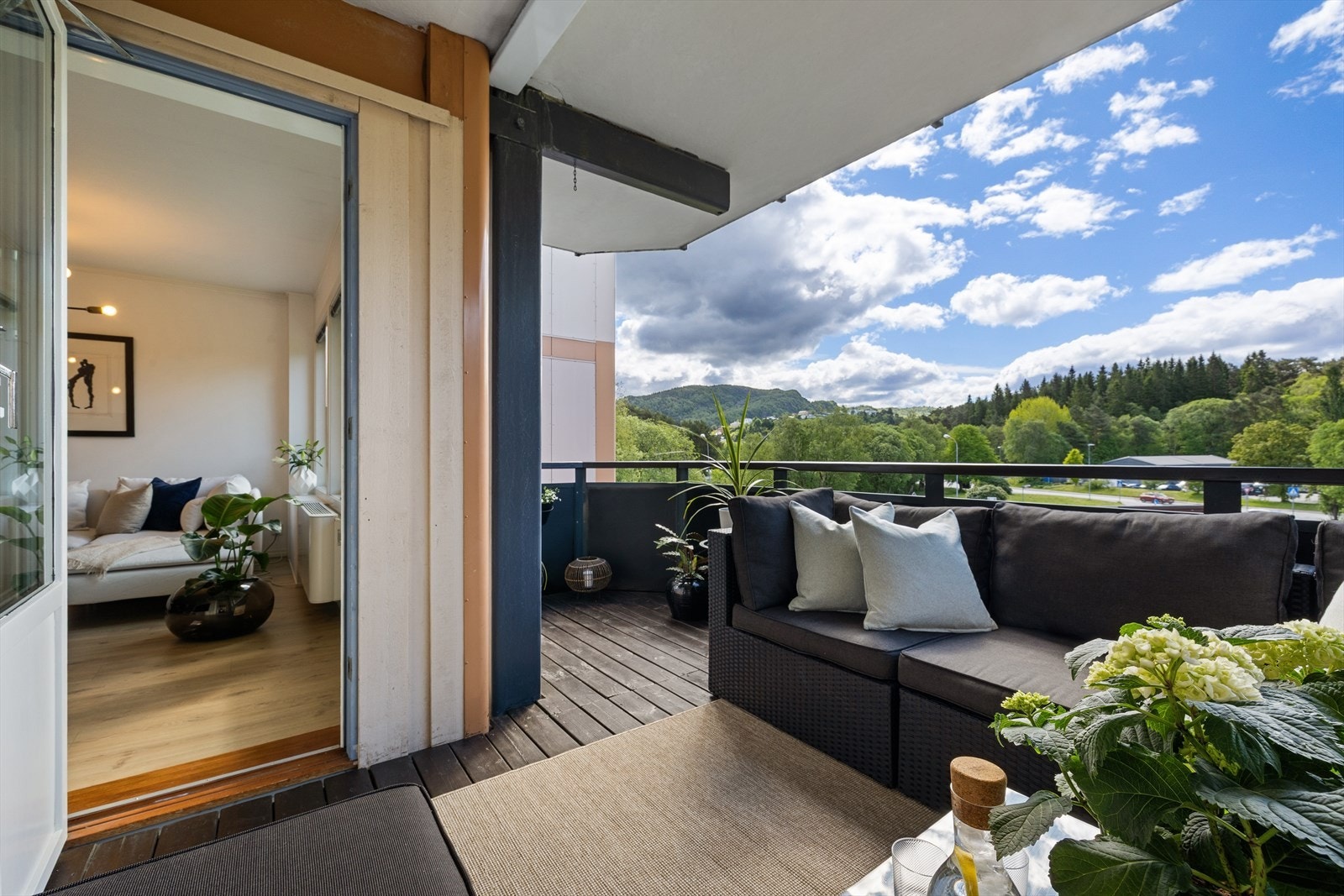 En lun terrasse med en usjenert beliggenhet. Galleribilde