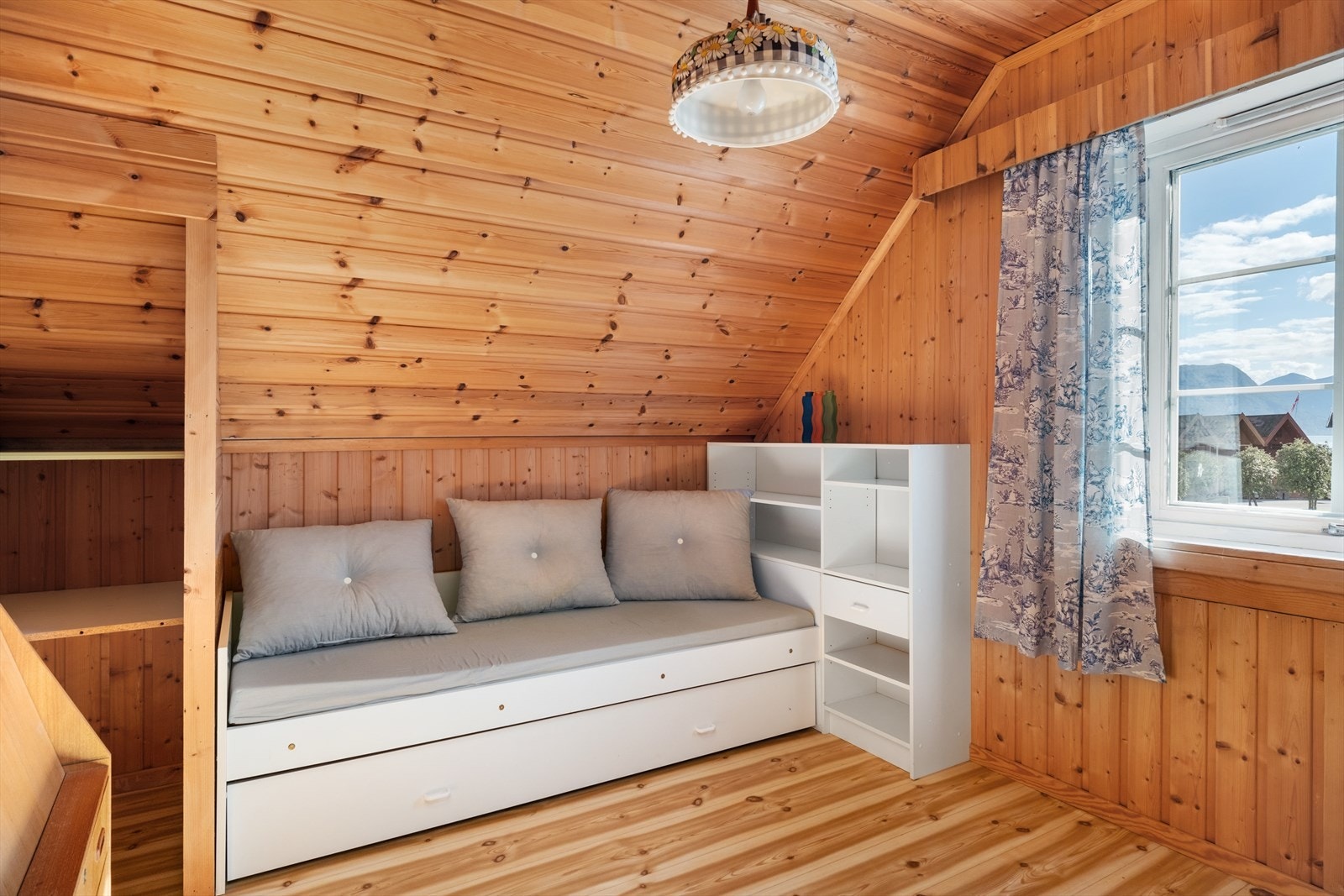 Loftet har også 2 fine soverom. Galleribilde