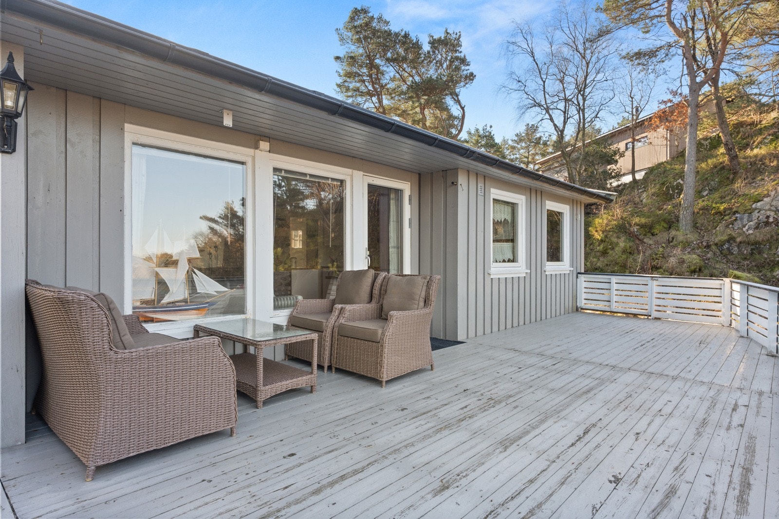 Terrassen er av en god størrelse med plass til flere sittesoner. Galleribilde