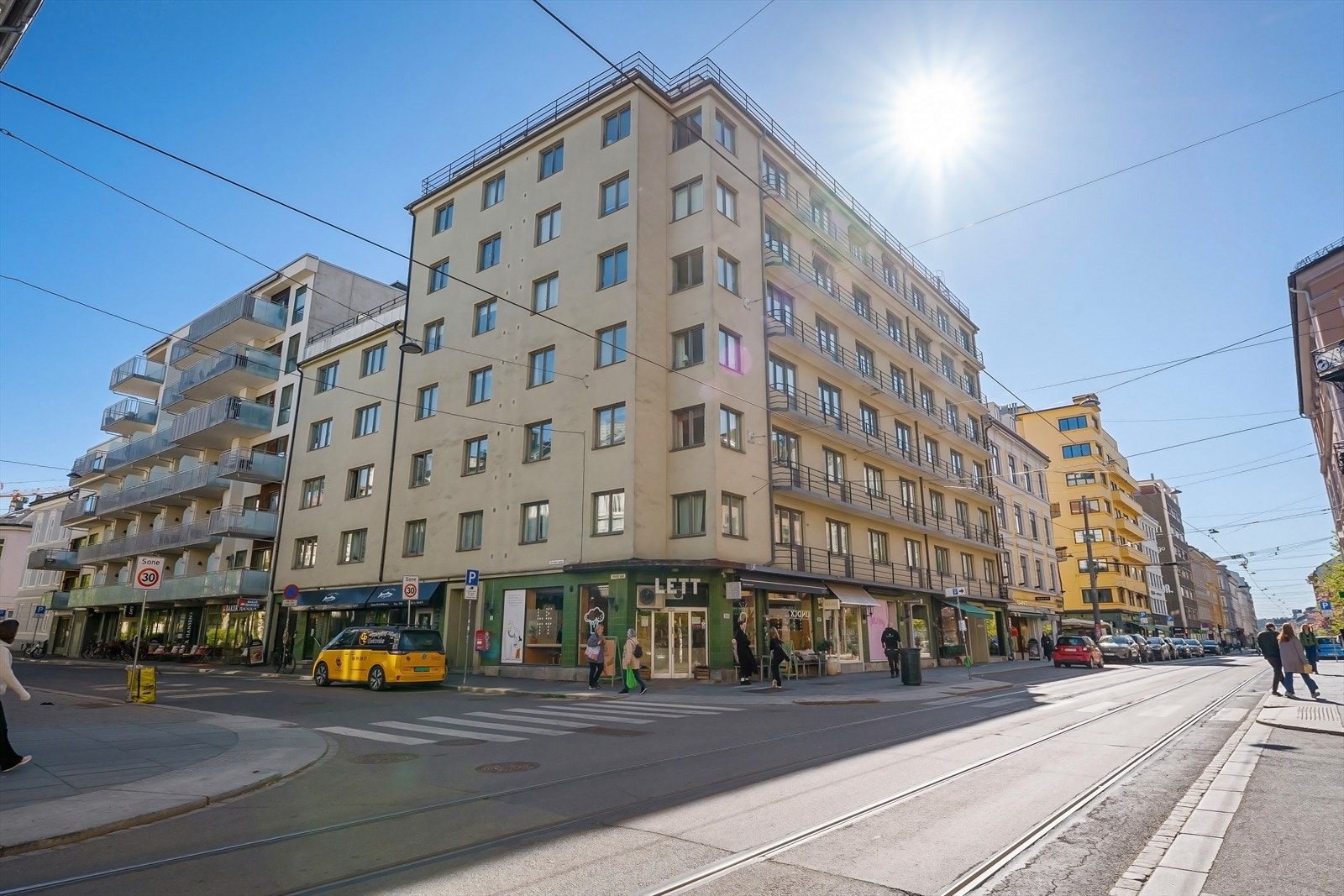 Fra leiligheten er det direkte adkomst til diverse servicetilbud. Galleribilde