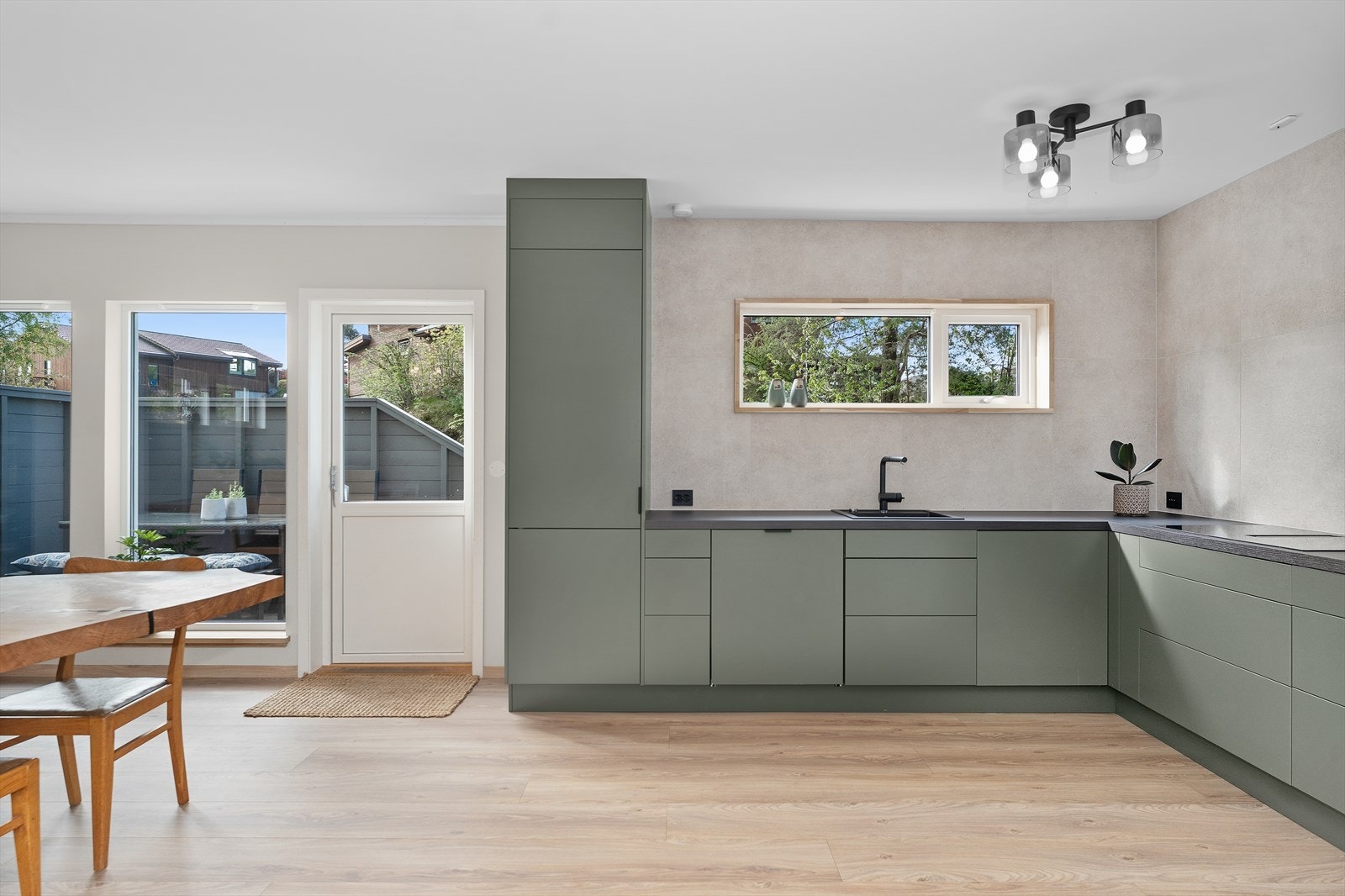 Videre inn i leiligheten igjen Galleribilde