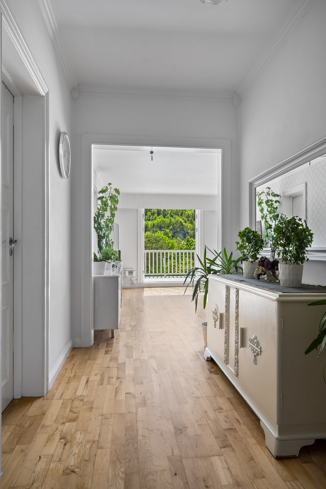 I enden av gangen kommer du til stue/spisestue. Galleribilde