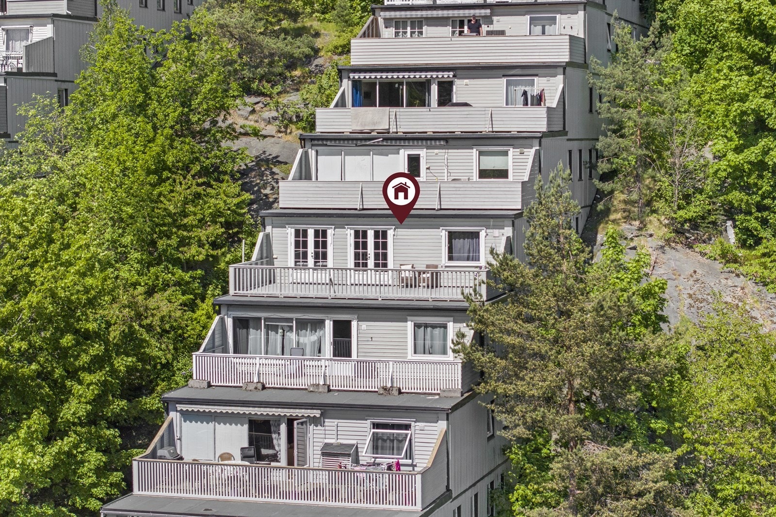 Her får du alt på en flate, med 3 soverom, bod, stue/kjøkken, bad og vaskerom. Galleribilde
