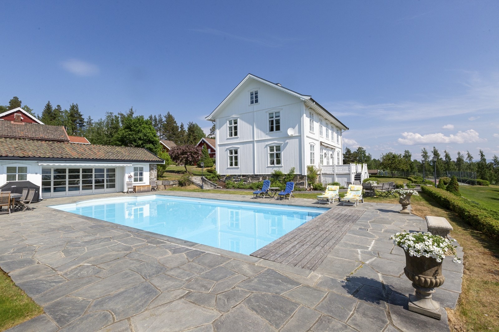 Bassenget er på 12,5 x 6 meter Galleribilde