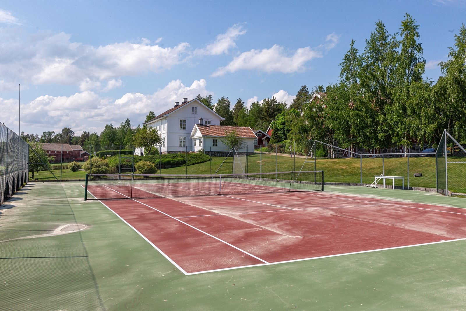 Egen tennisbane Galleribilde