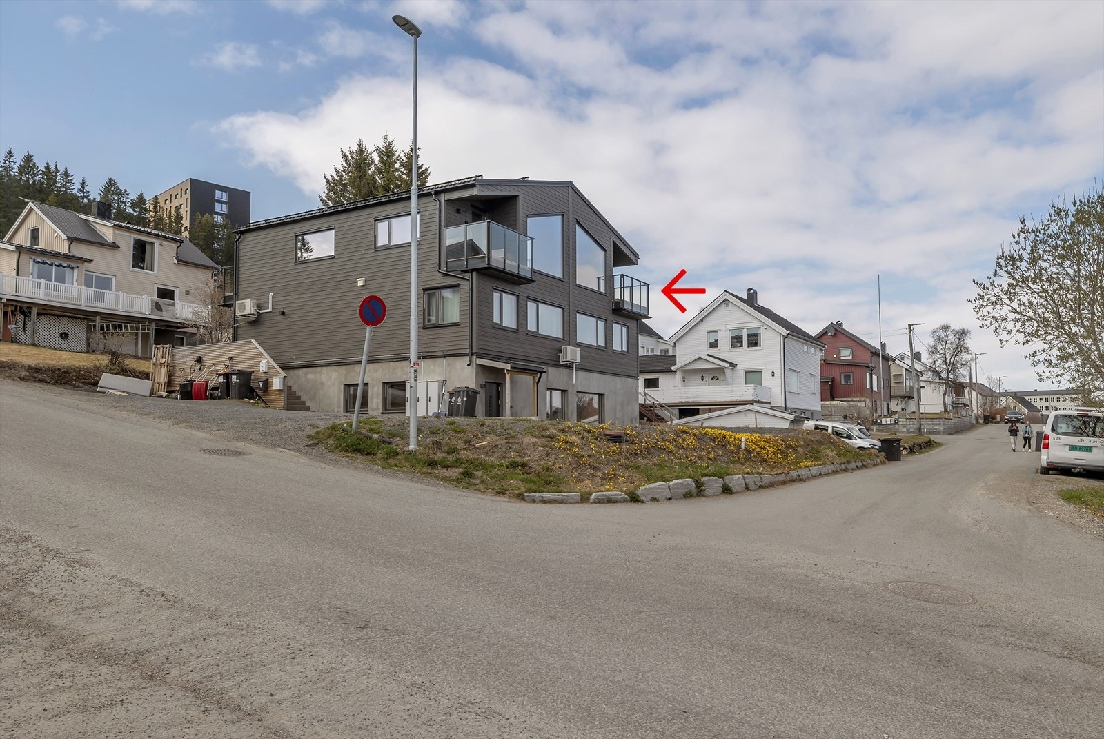 Beliggenheten er svært gunstig, med kort avstand til sentrum og alle nødvendige fasiliteter som butikker, kafeer, restauranter og offentlig transport. Galleribilde