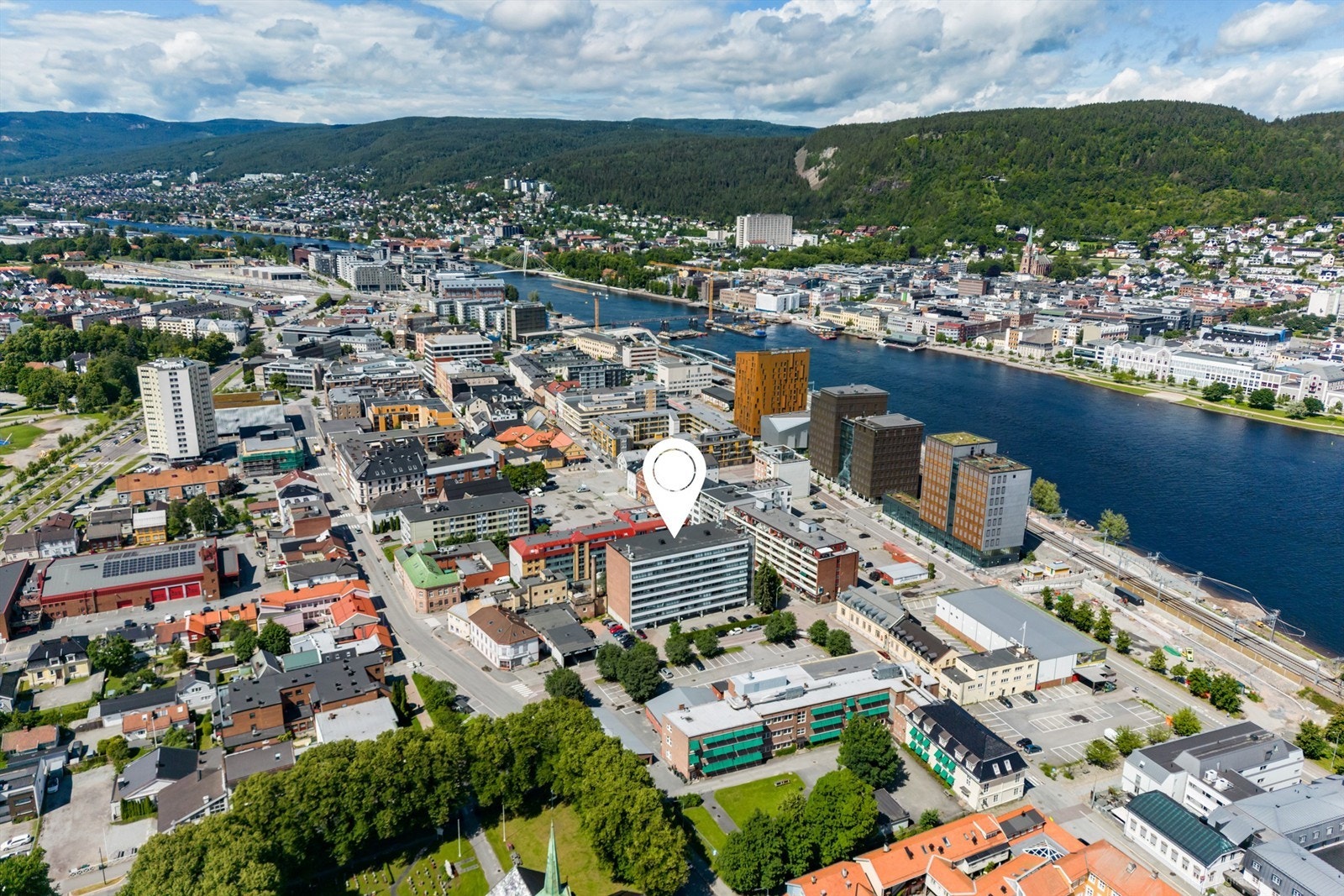Praktisk og svært pendlervennlig leilighet med en sentral beliggenhet Galleribilde