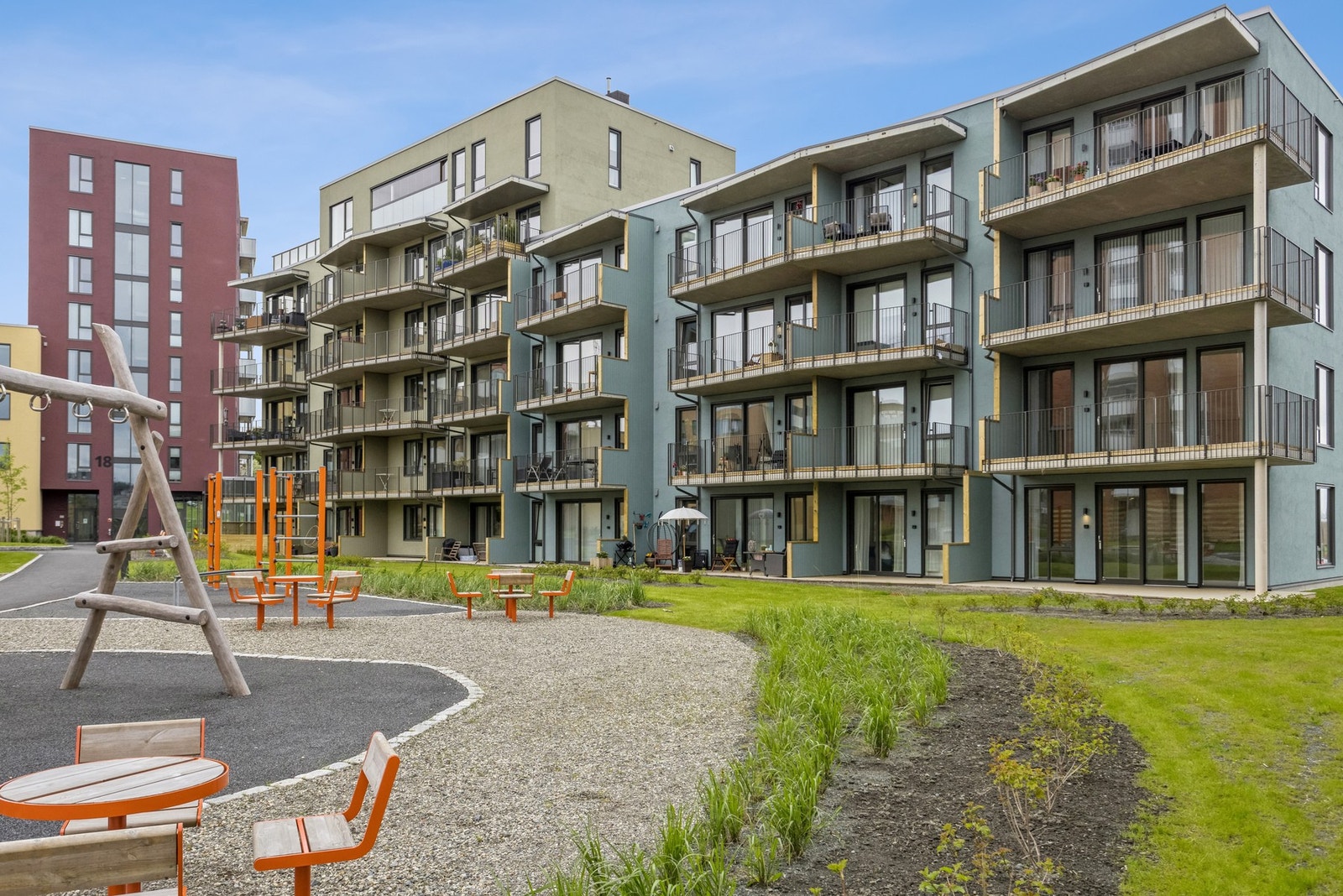 Bygget fremstår moderne med gode materialvalg. Galleribilde