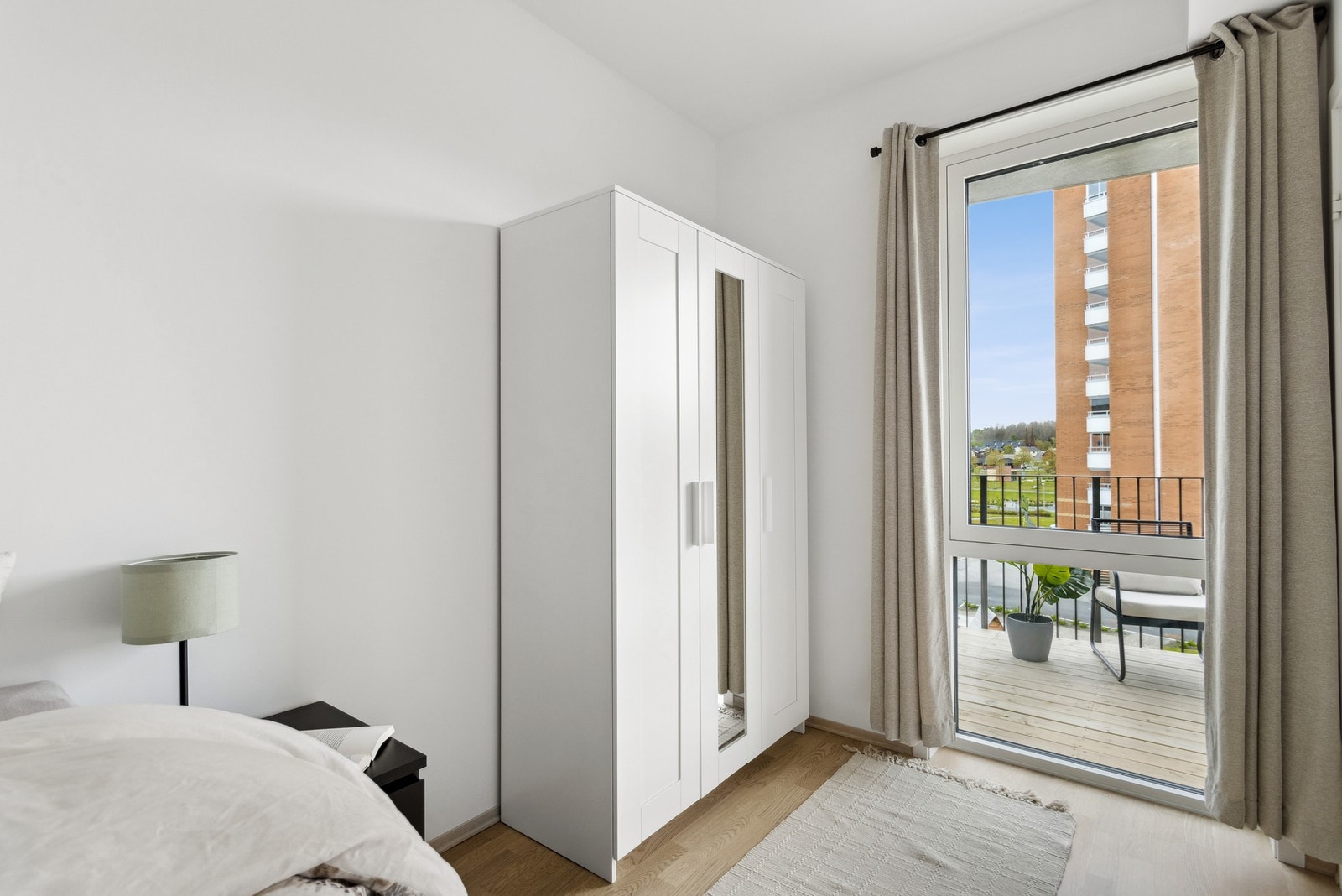 God plass til garderobeløsning på soverommet. Galleribilde