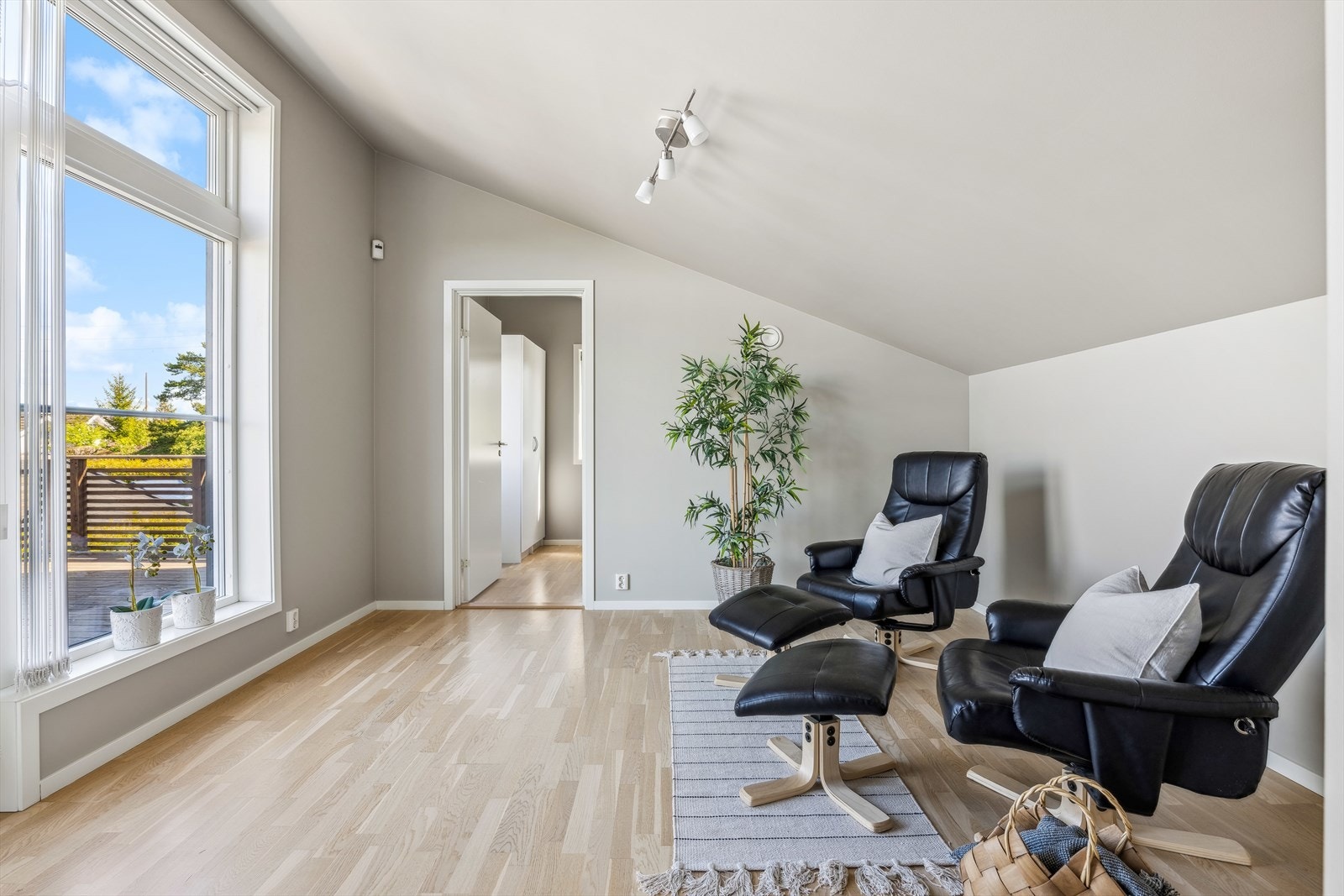 Flott loftstue i 2 etg. Galleribilde