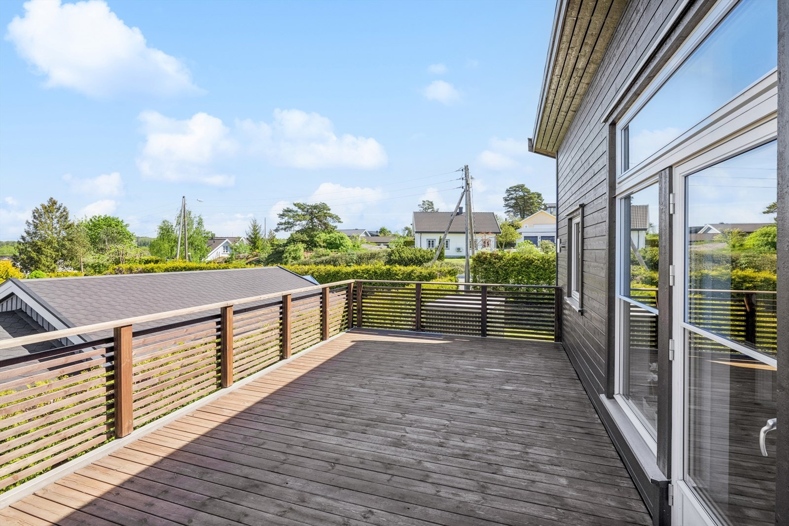 Utgang til en romslig terrasse er det også Galleribilde