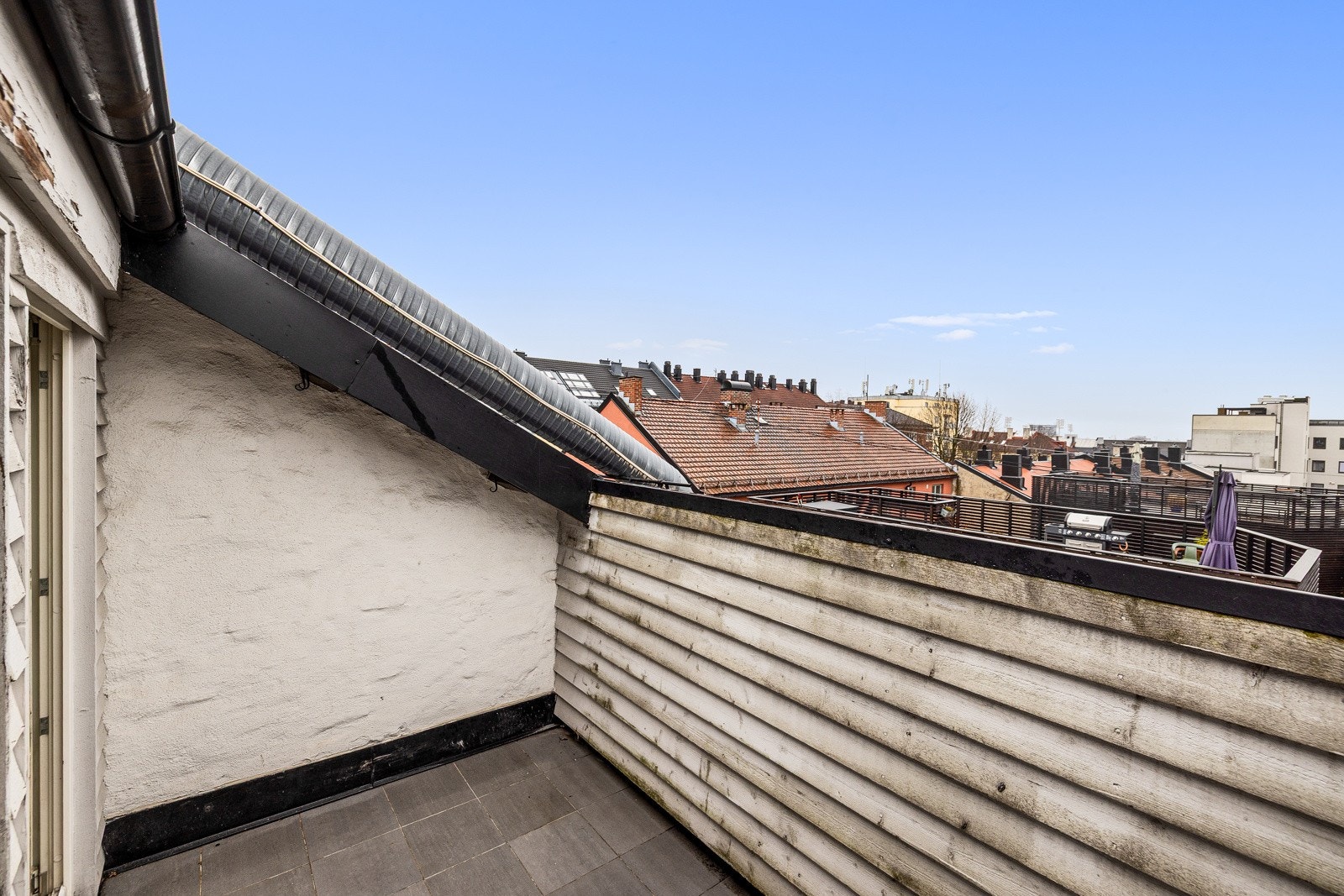 Leiligheten har en flott vestvendt takterrasse på ca. 4 kvm med gode solforhold. Galleribilde