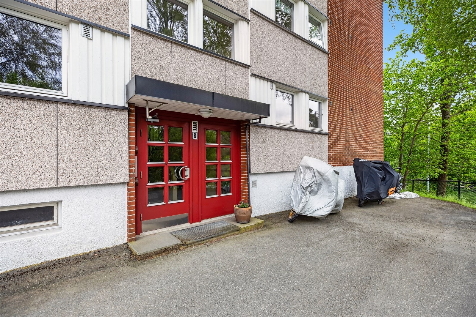 Inngangspartiet med drøcalling. Galleribilde