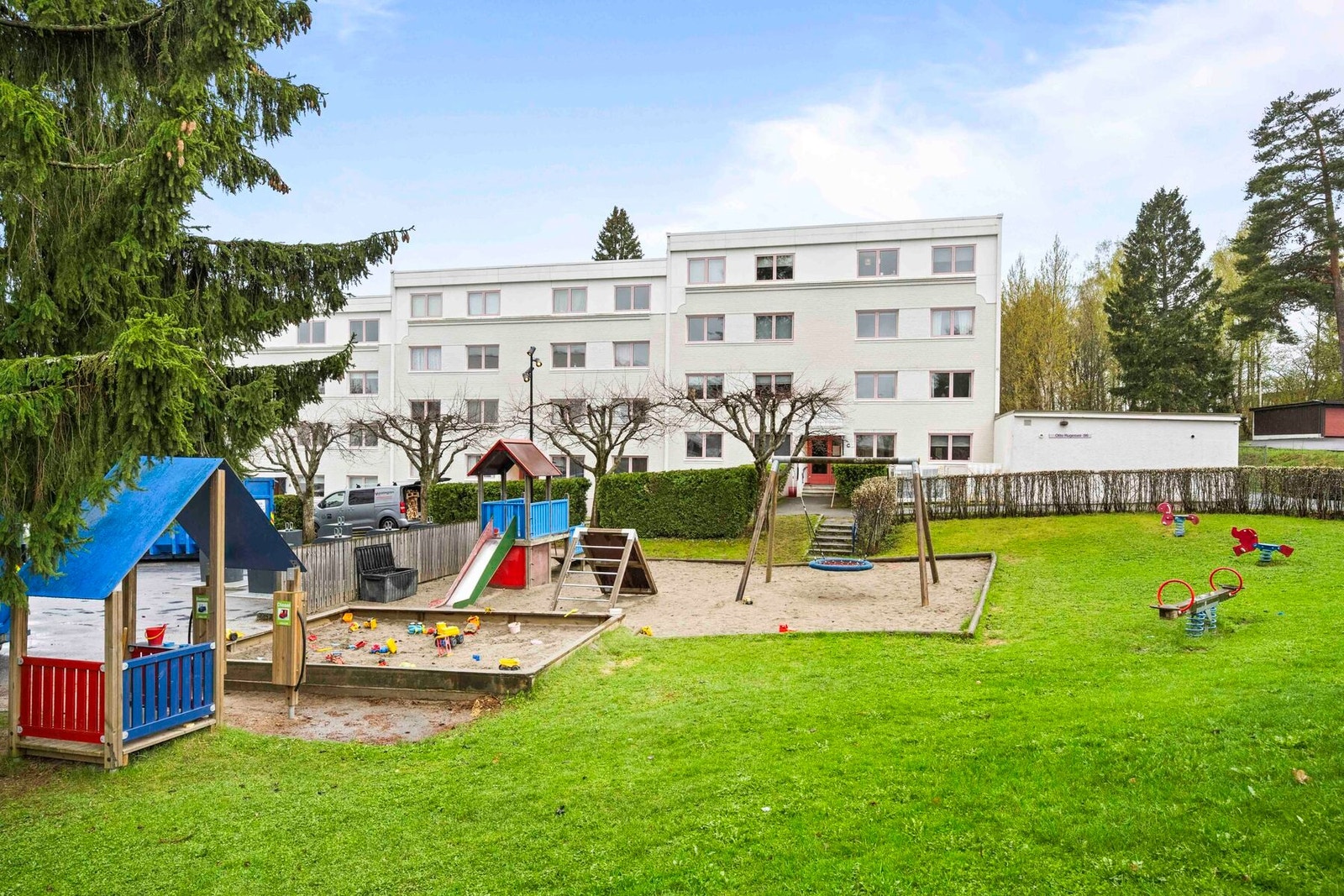 med blant annet en nyere lekeplass Galleribilde