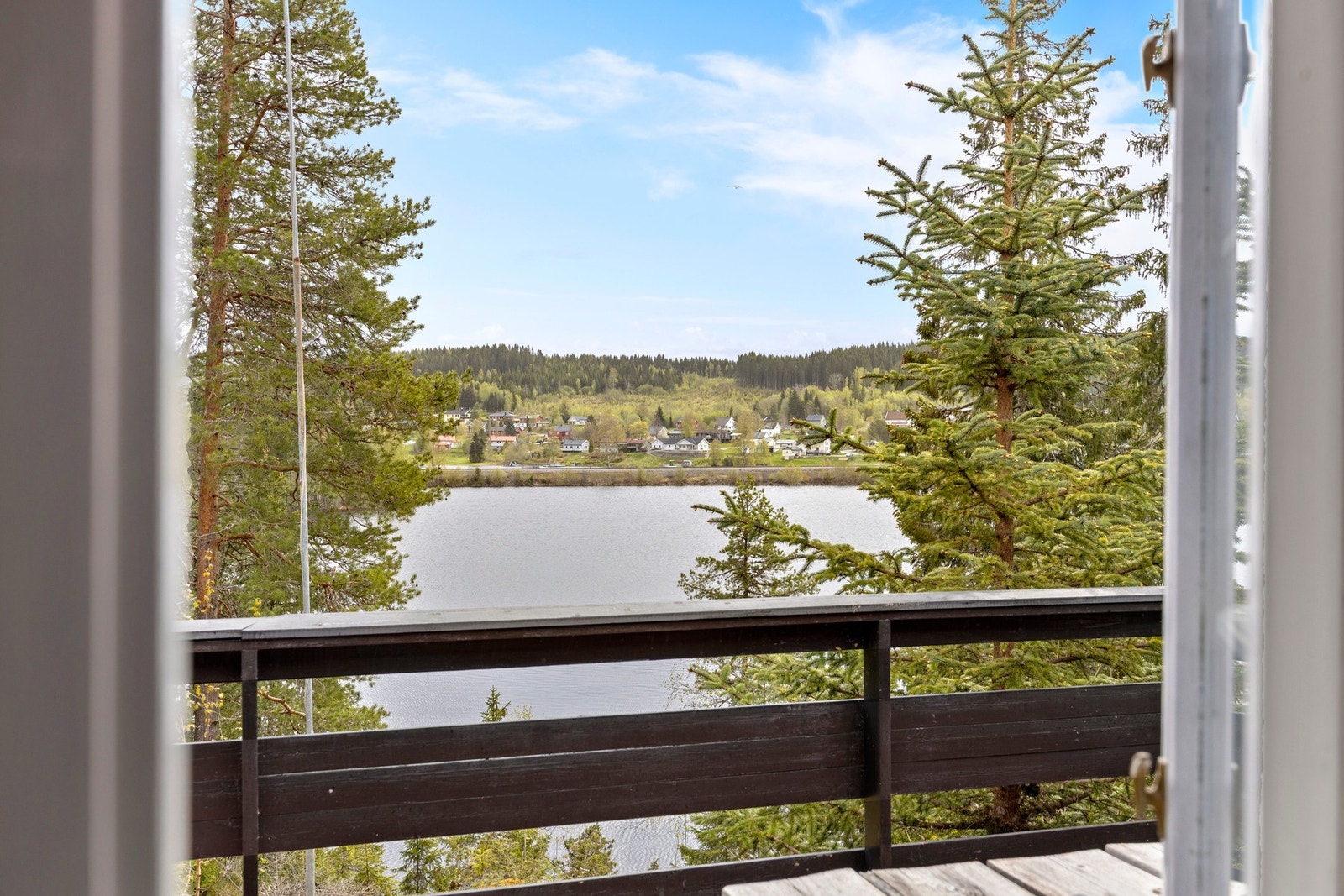 Flott utsikt fra spisebordet. Galleribilde