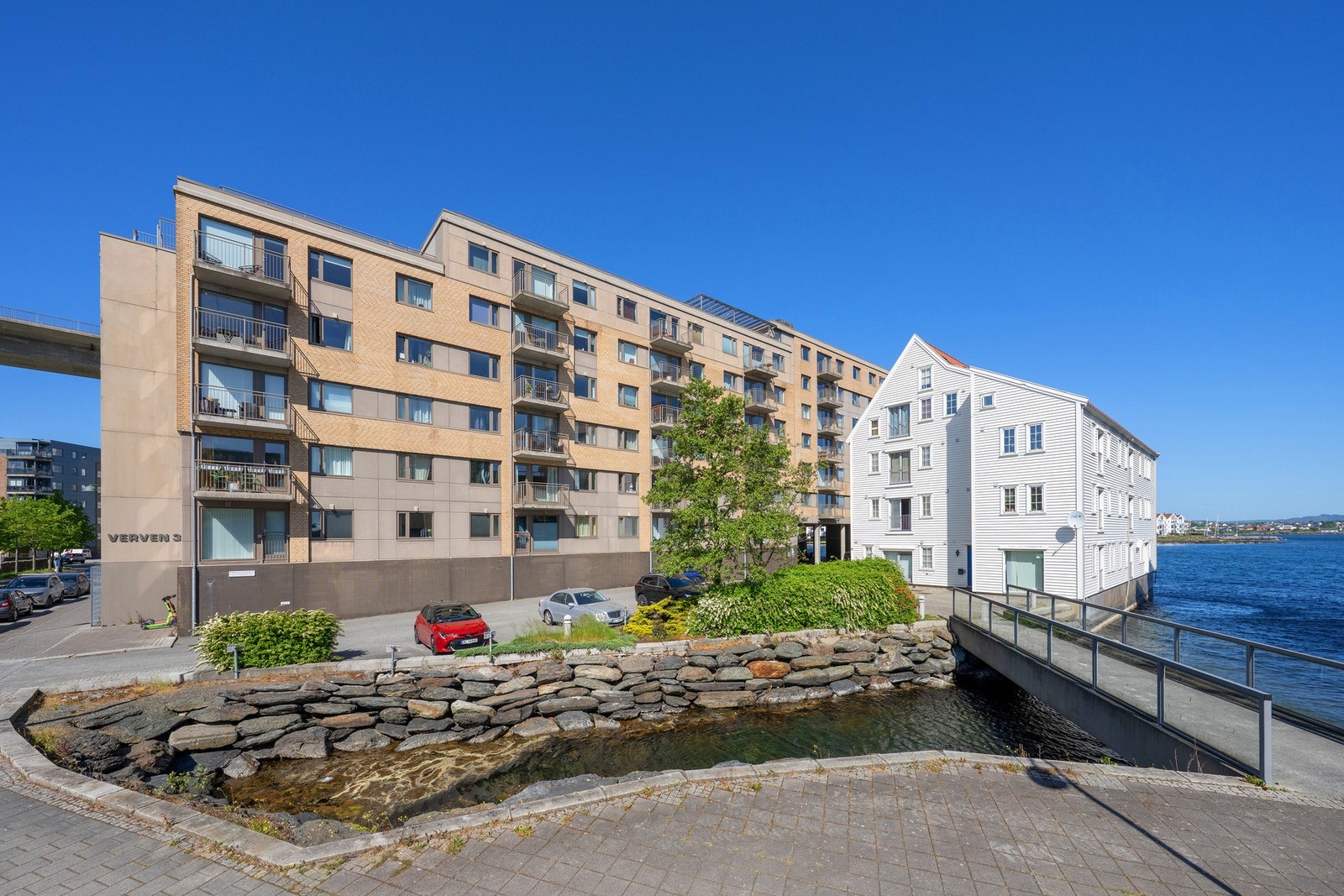 Verven 38 ligger maritimt til, rett i sjøkanten. Galleribilde