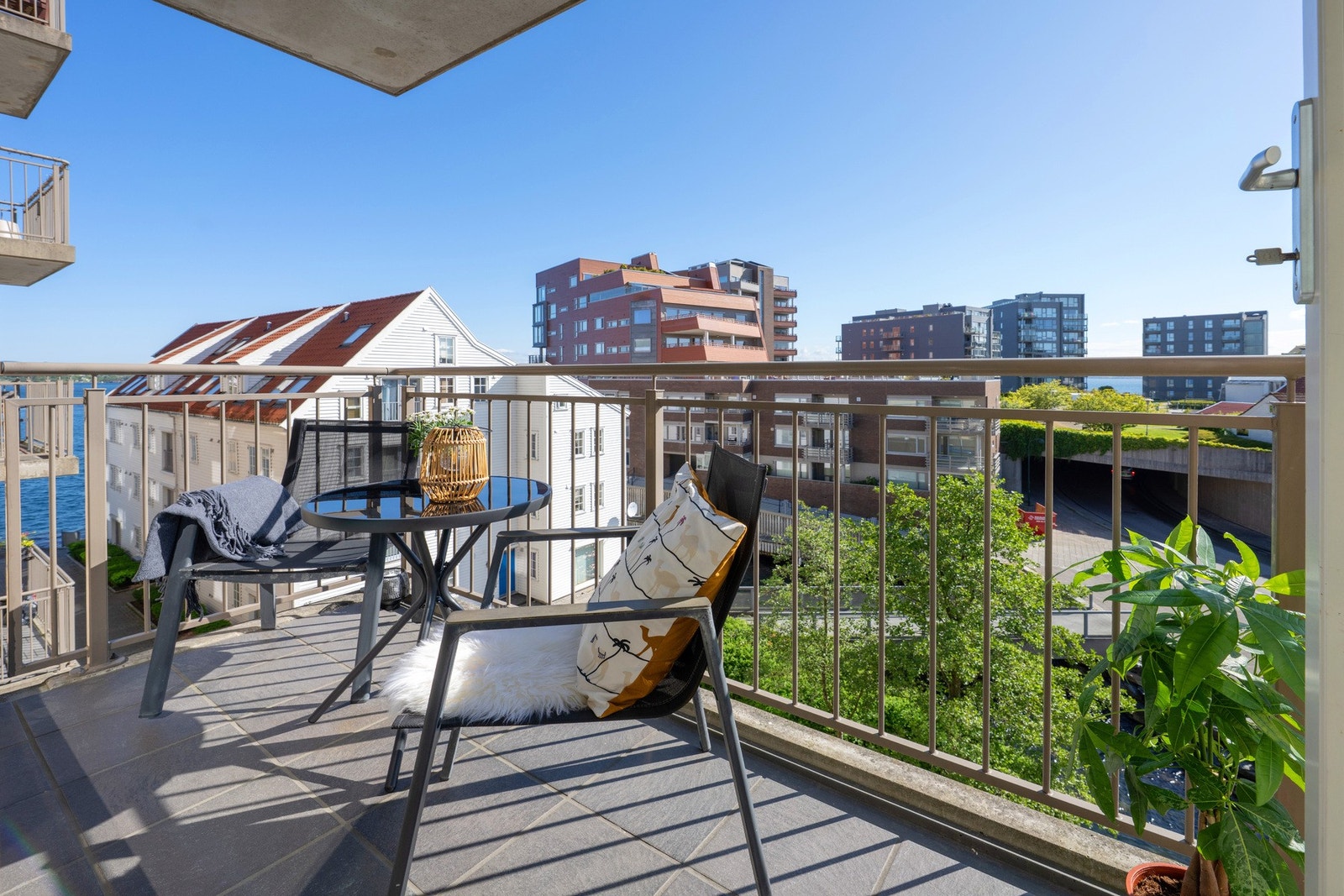 Herlig balkong med luftig utsikt Galleribilde