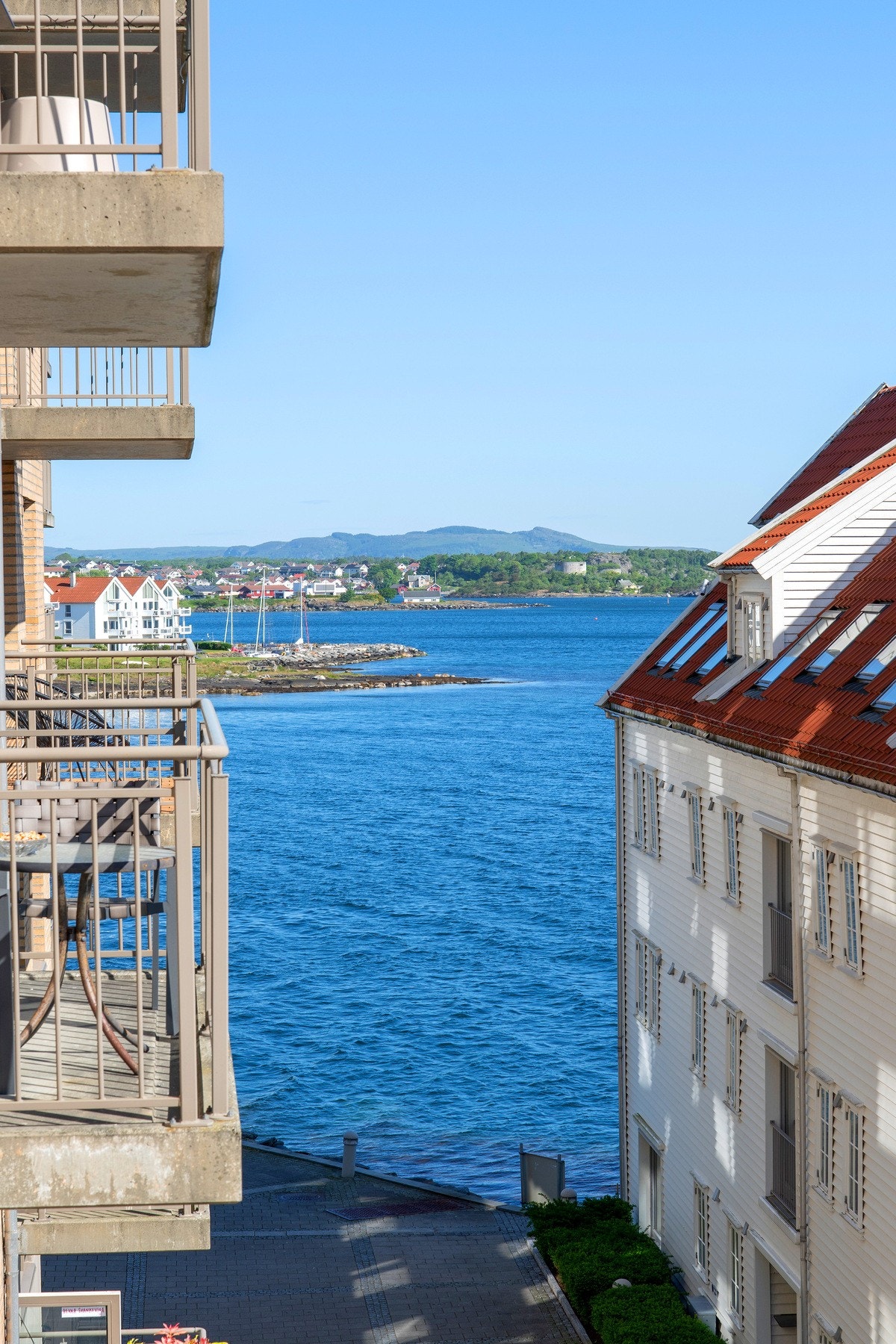 Sjøutsikt fra balkongen. Galleribilde