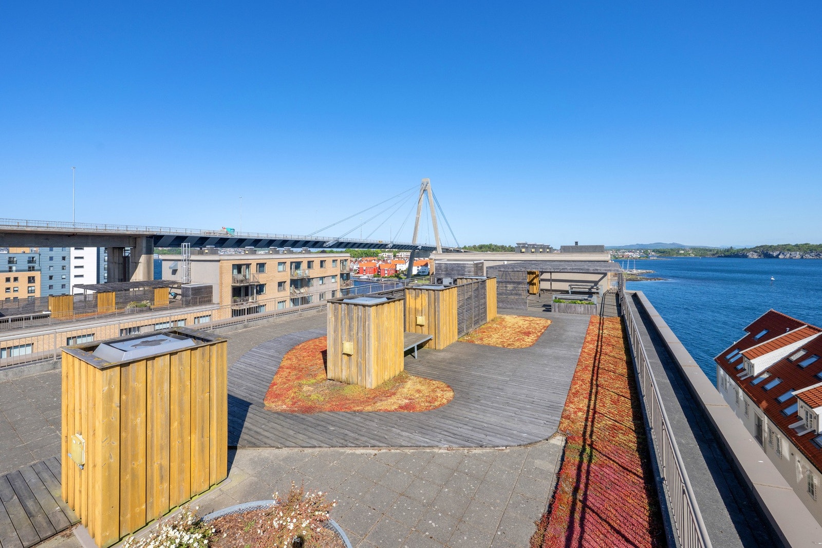 Perfekt sted for avslapning på sommeren - eller en grillfest med venner. Galleribilde