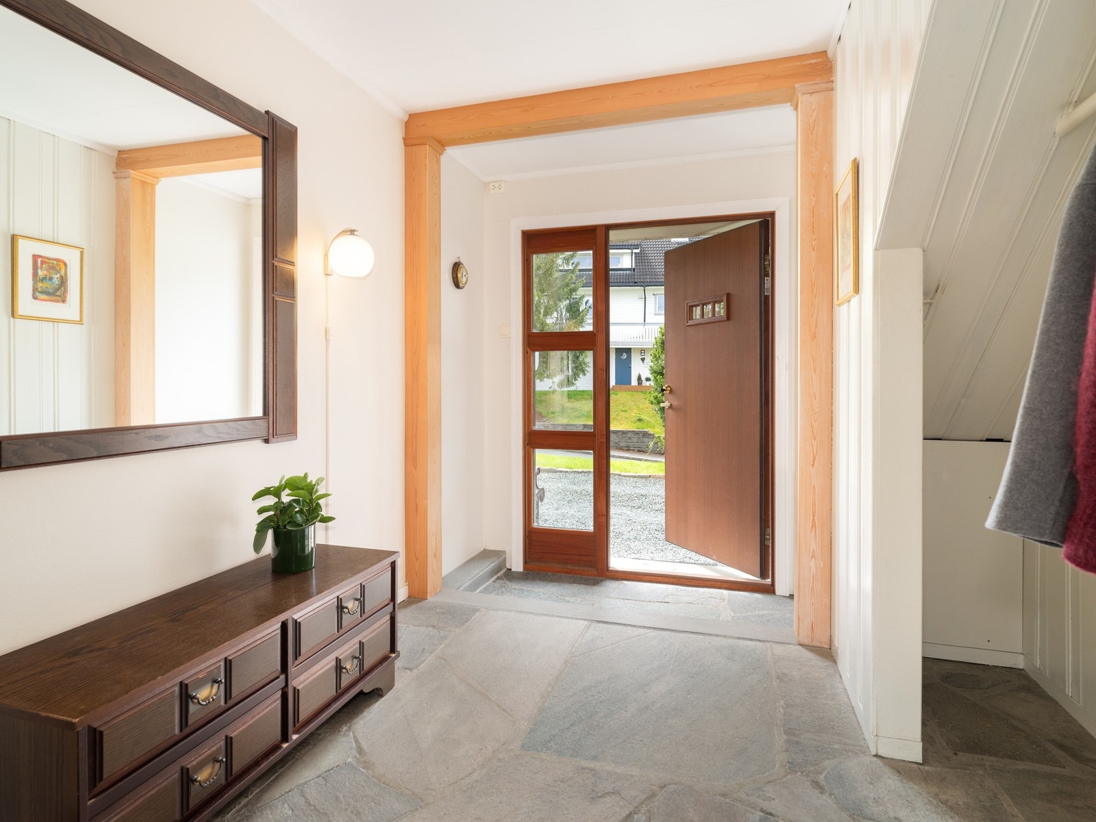 Inngangsdør og entré Galleribilde
