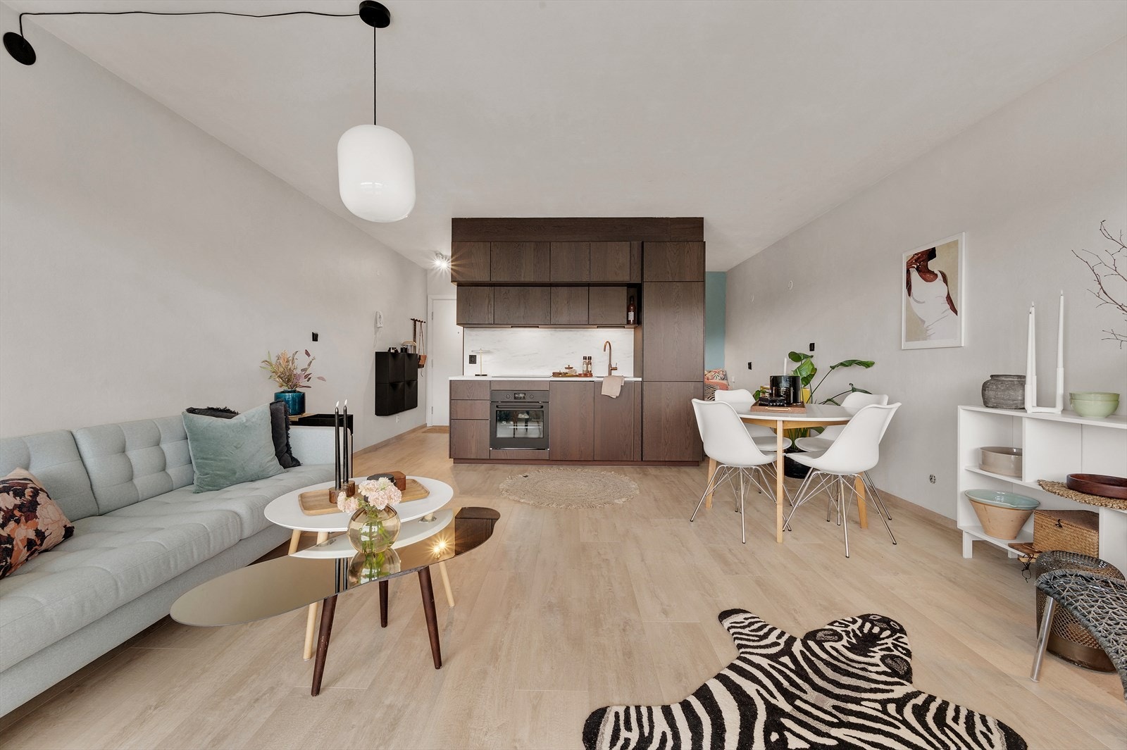 - Stue/kjøkken måler hele 23,5m² - Galleribilde
