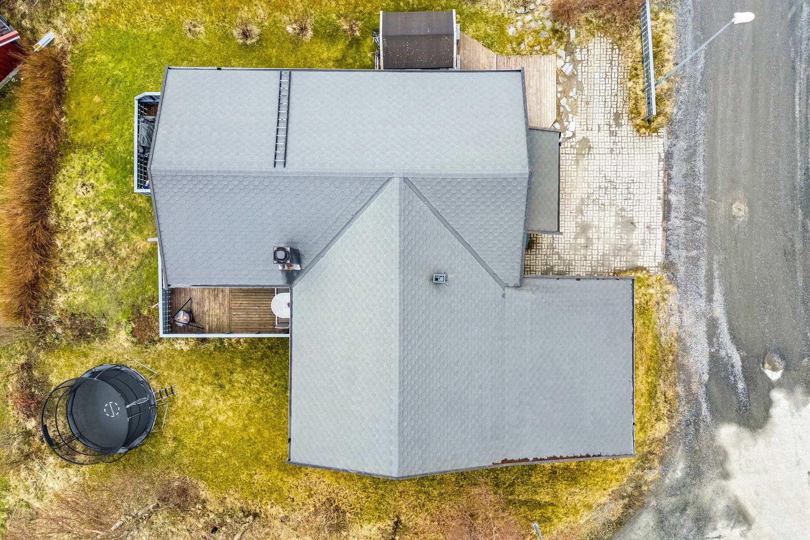 Eiendommens tomt utgjør samlet ca. 563 m². Galleribilde