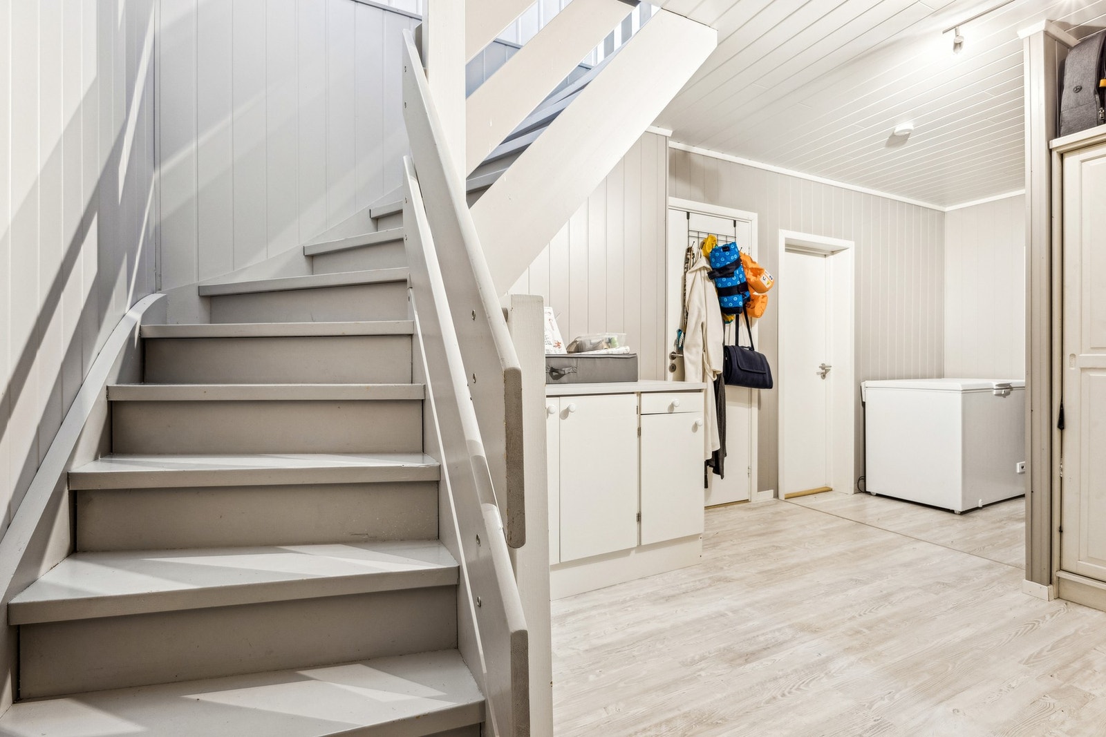 Kjelleren byr på mange gode rom og muligheter for rette eier. Galleribilde