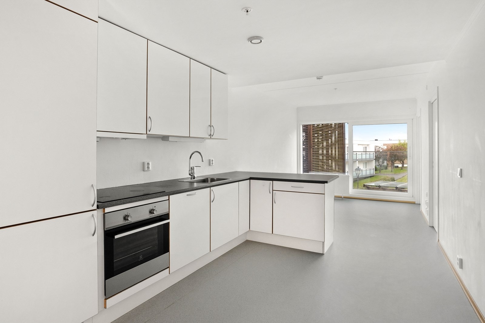 new version-00006.jpg Galleribilde