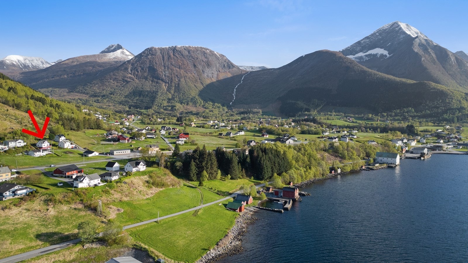 Nærområde på Vartdal. Eigedom merka med rødt Galleribilde