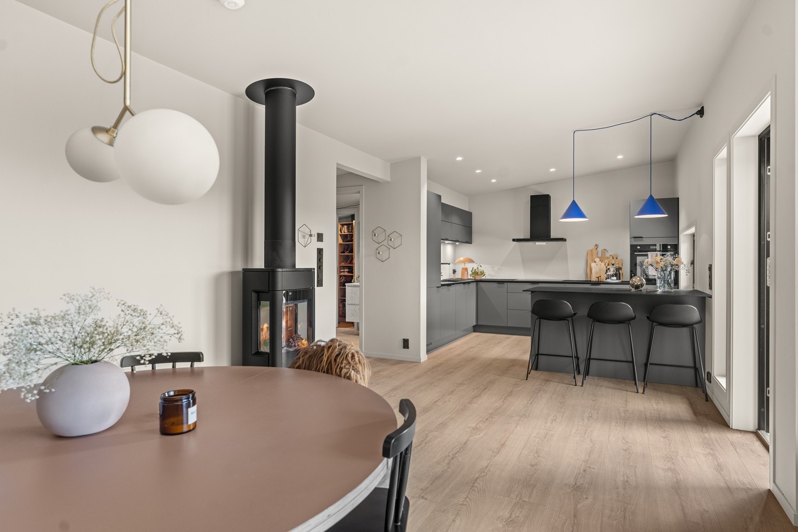 Spisestue med god plass til langbord Galleribilde