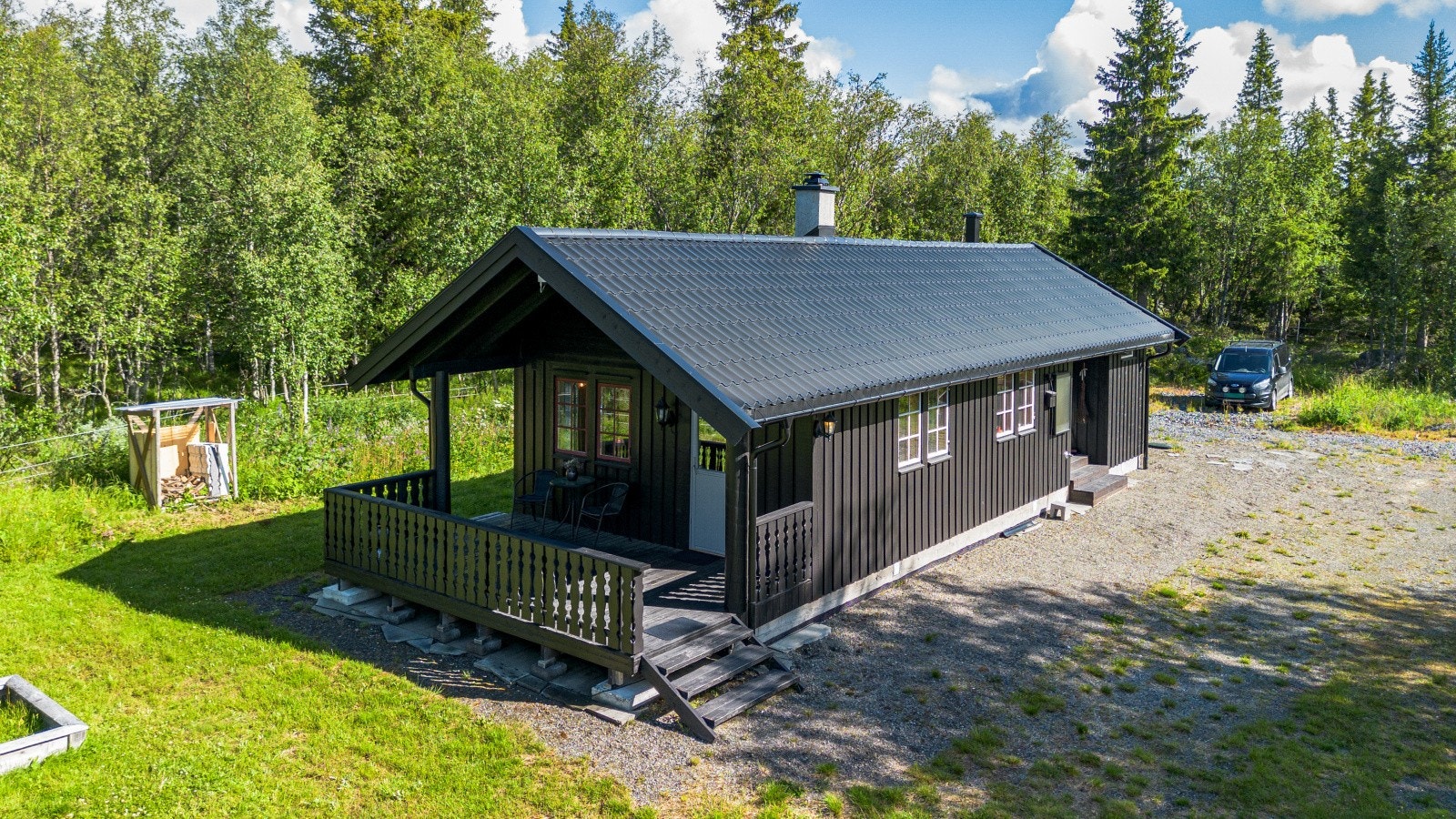 Hytta er fra 1984 og ble tilbygd i 2015 med gang og bad. Galleribilde