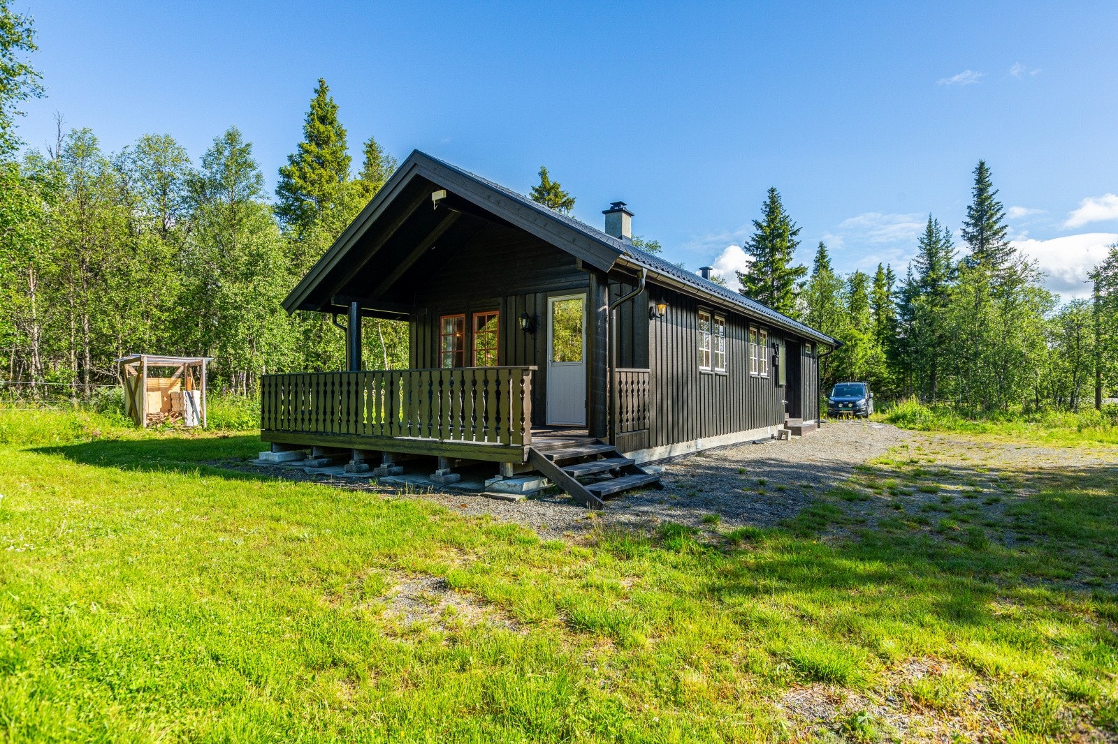 "Lettdrevet" hytte beliggende på en inngjerdet tomt på ca. 2 mål. Galleribilde