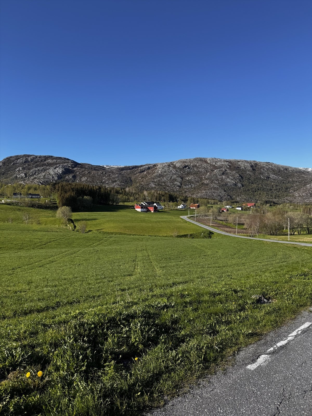 Småbruk i naturskjønne omgivelser Galleribilde