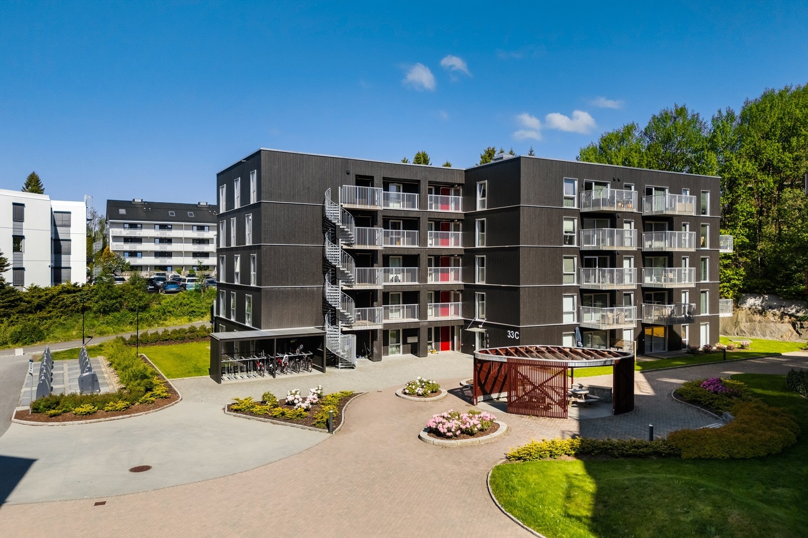 Sameiet har ellers flotte grøntområder. Vi ønsker velkommen til visning! Galleribilde