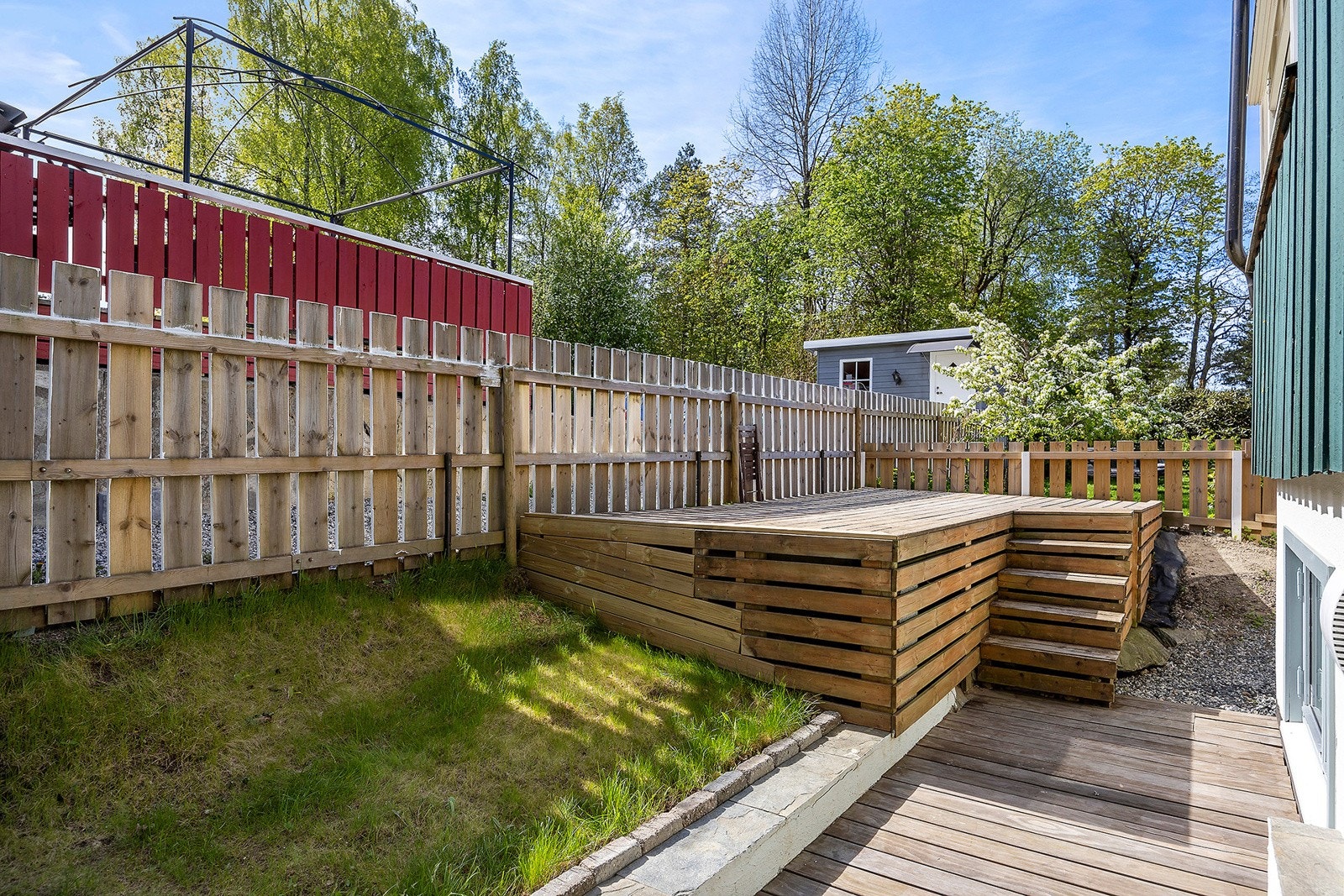 Leiligheten har en utvendig terrasse på ca. 15 kvm med gode solforhold. Galleribilde