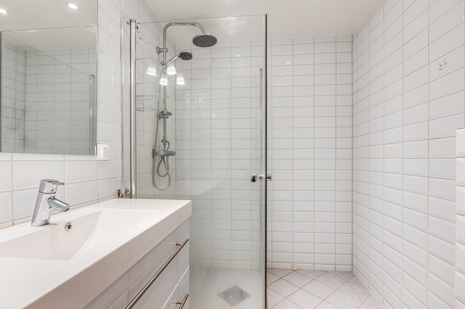 Et av boligens to bad. Galleribilde