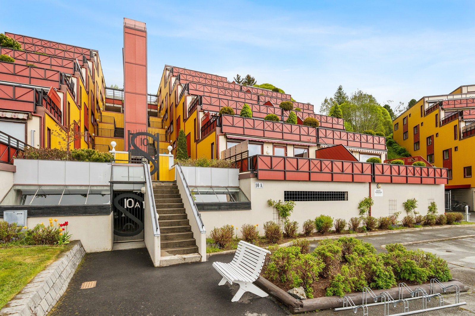 Fra parkeringskjelleren tar man enkelt heisen opp til 3.etasje hvor leiligheten ligger. Galleribilde