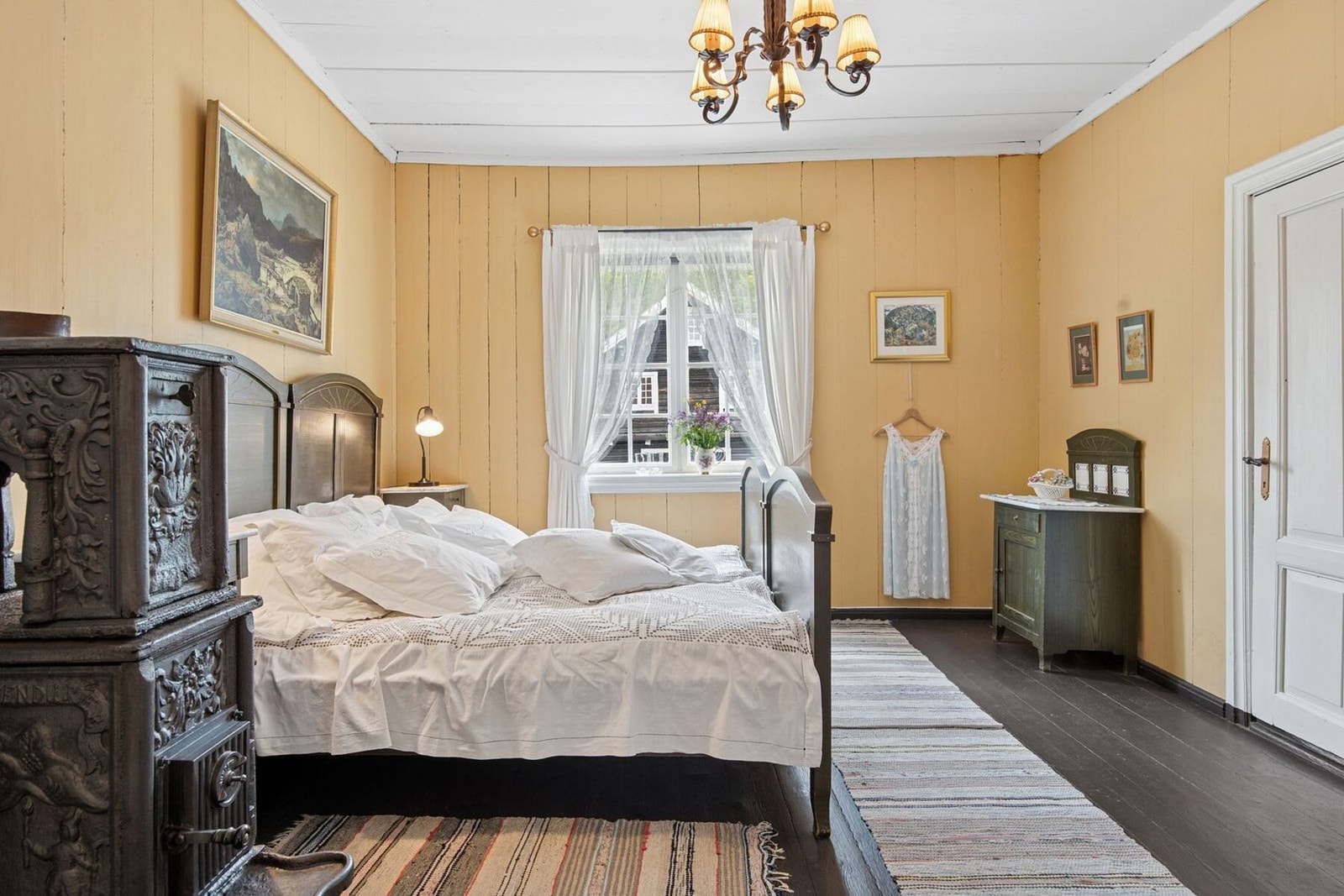 Soverom 3, også med plass til dobbeltseng og tilhørende møblement. Galleribilde