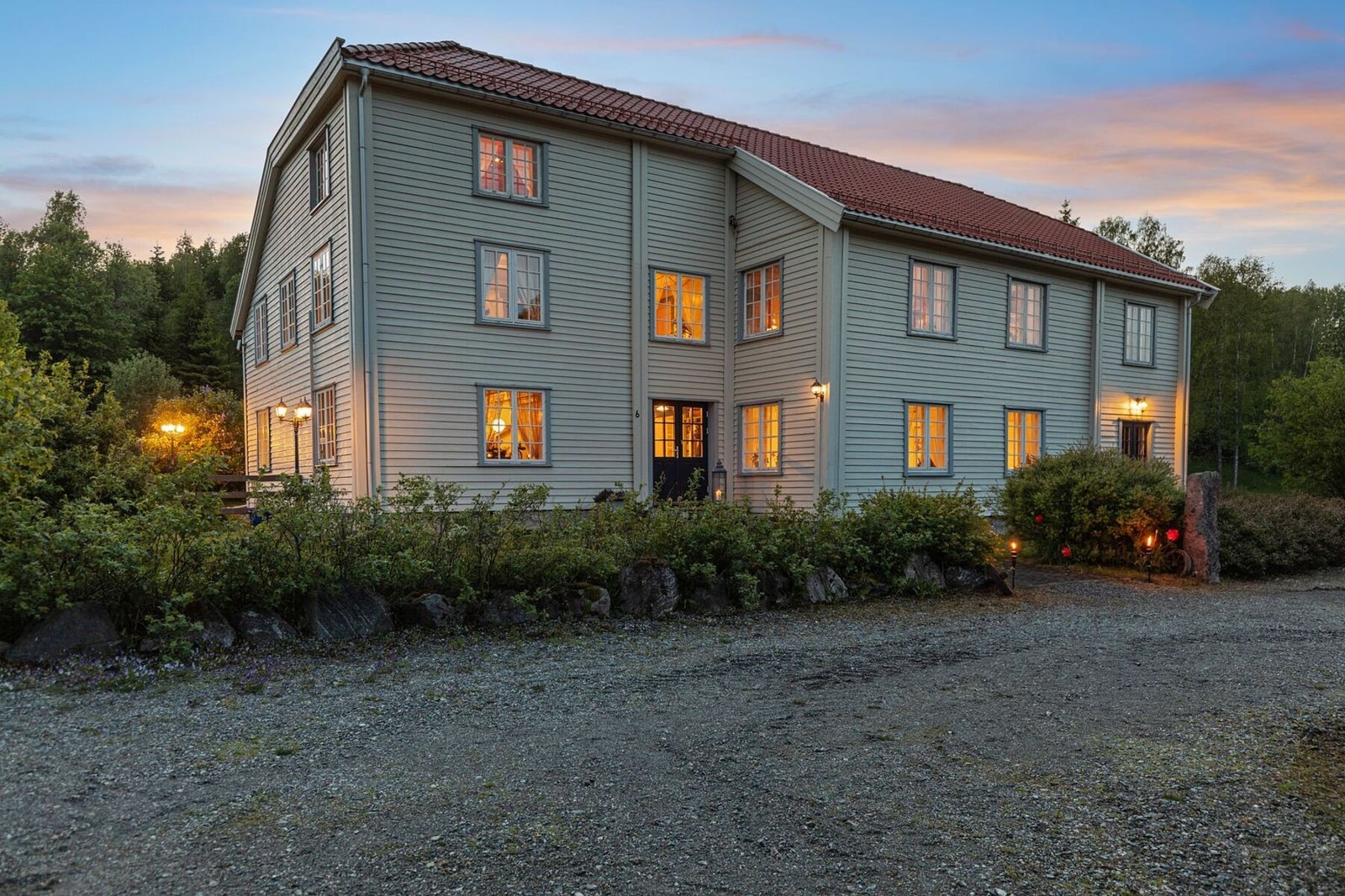 Dagens eiere har totalrenovert med henblikk på å bevare gårdens kulturhistoriske verdi. Galleribilde