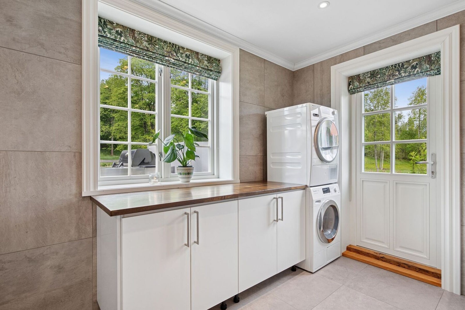 Baderommet ble etablert i 2018 og er utstyrt med downlights. Galleribilde